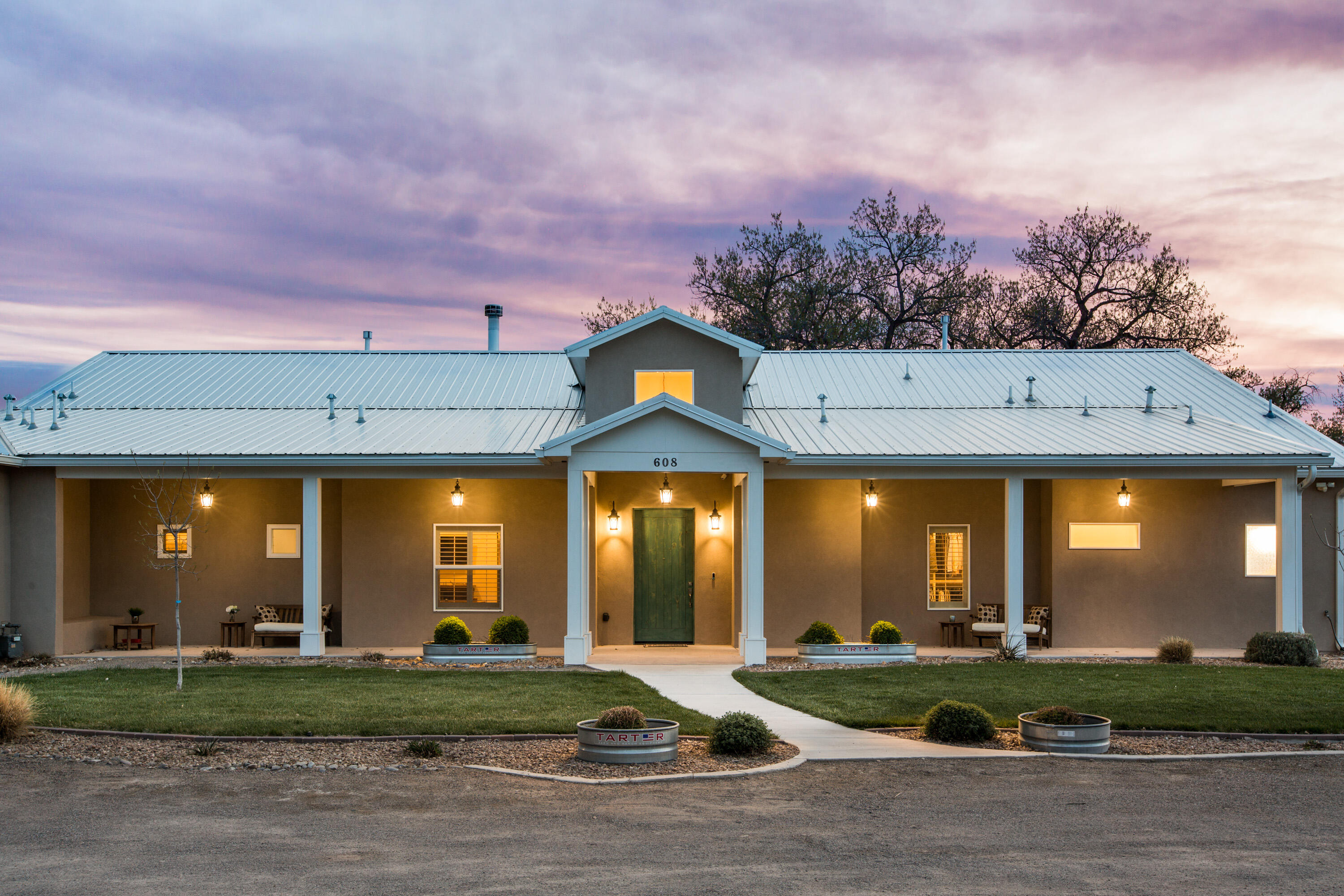 608 Calle De Los Hijos NW, Albuquerque, NM 87114