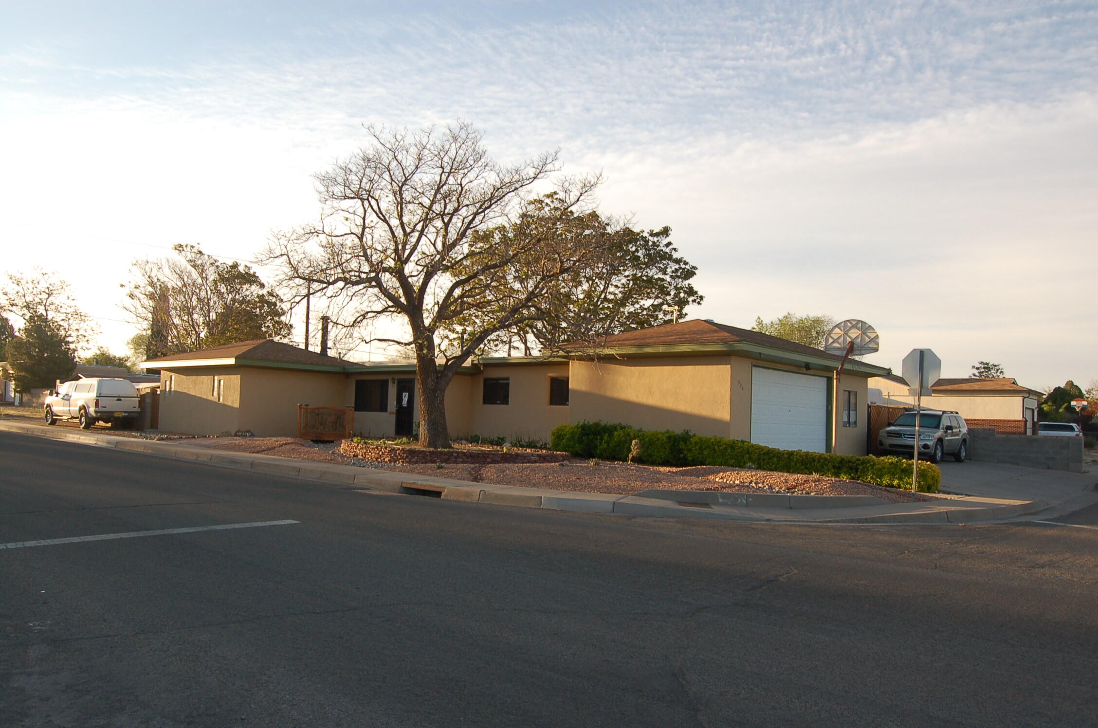 900 Arizona Street SE, Albuquerque, NM 87108