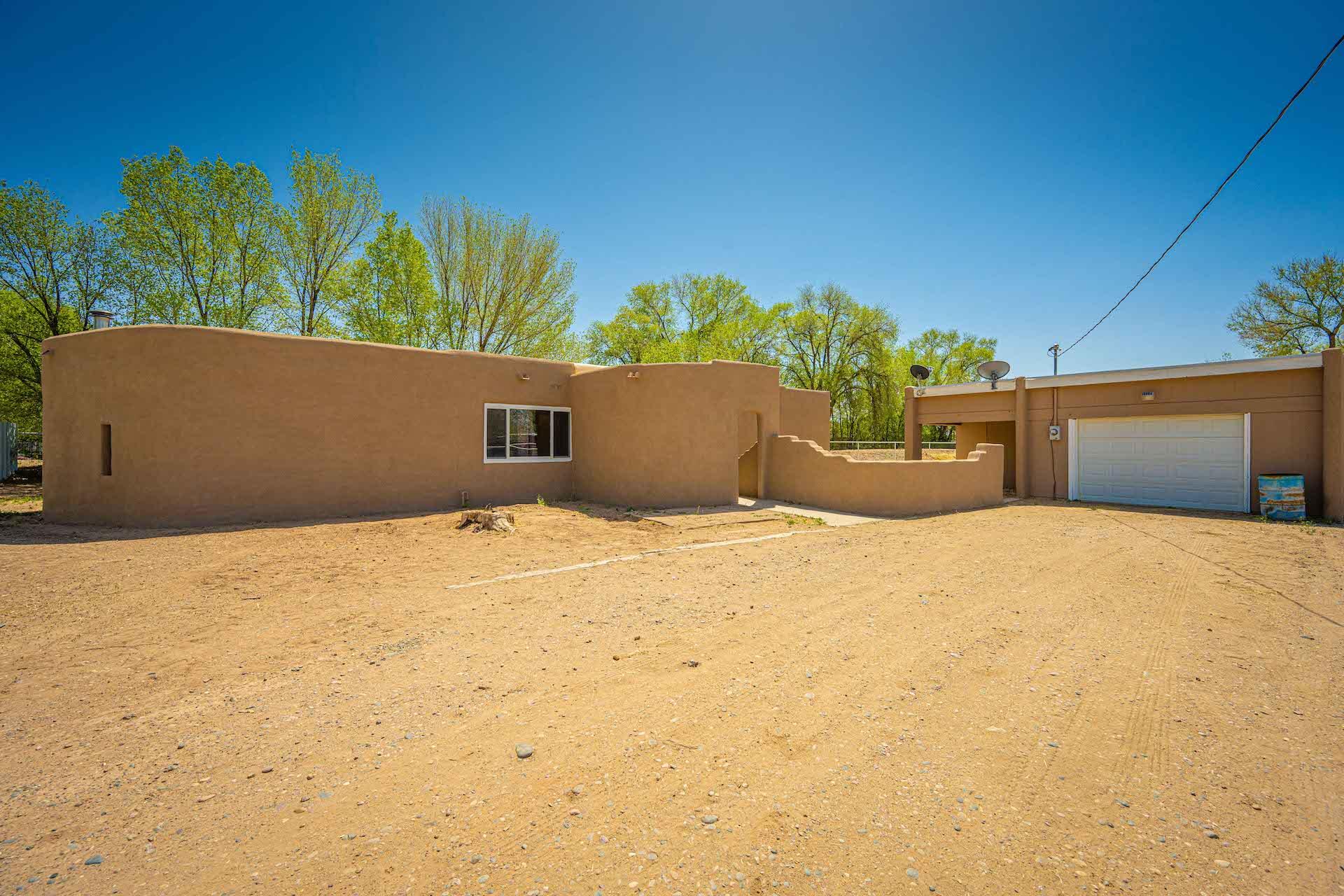 295 Pine Street, Bosque Farms, NM 87068