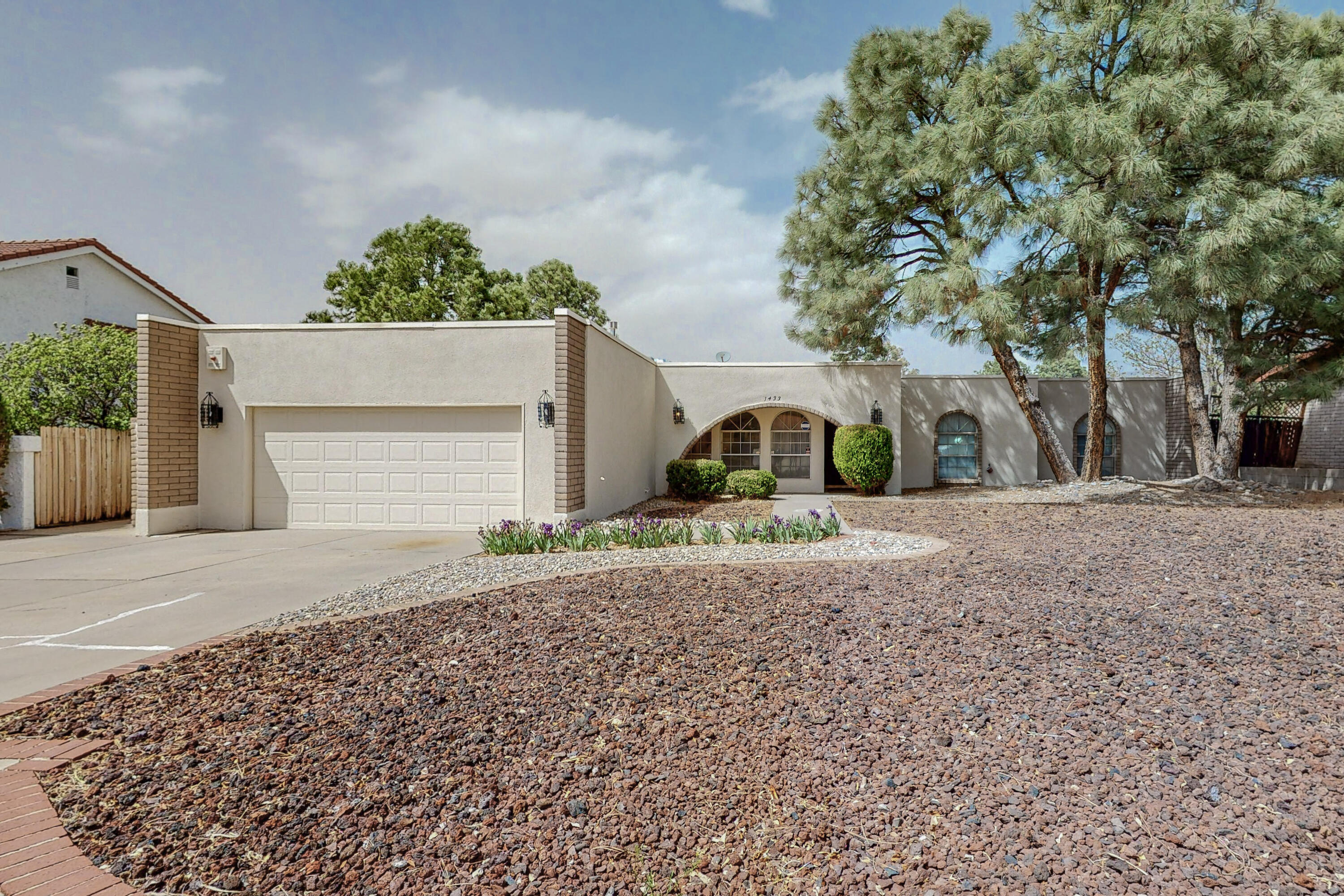 1433 Camino Cerrito SE, Albuquerque, NM 87123