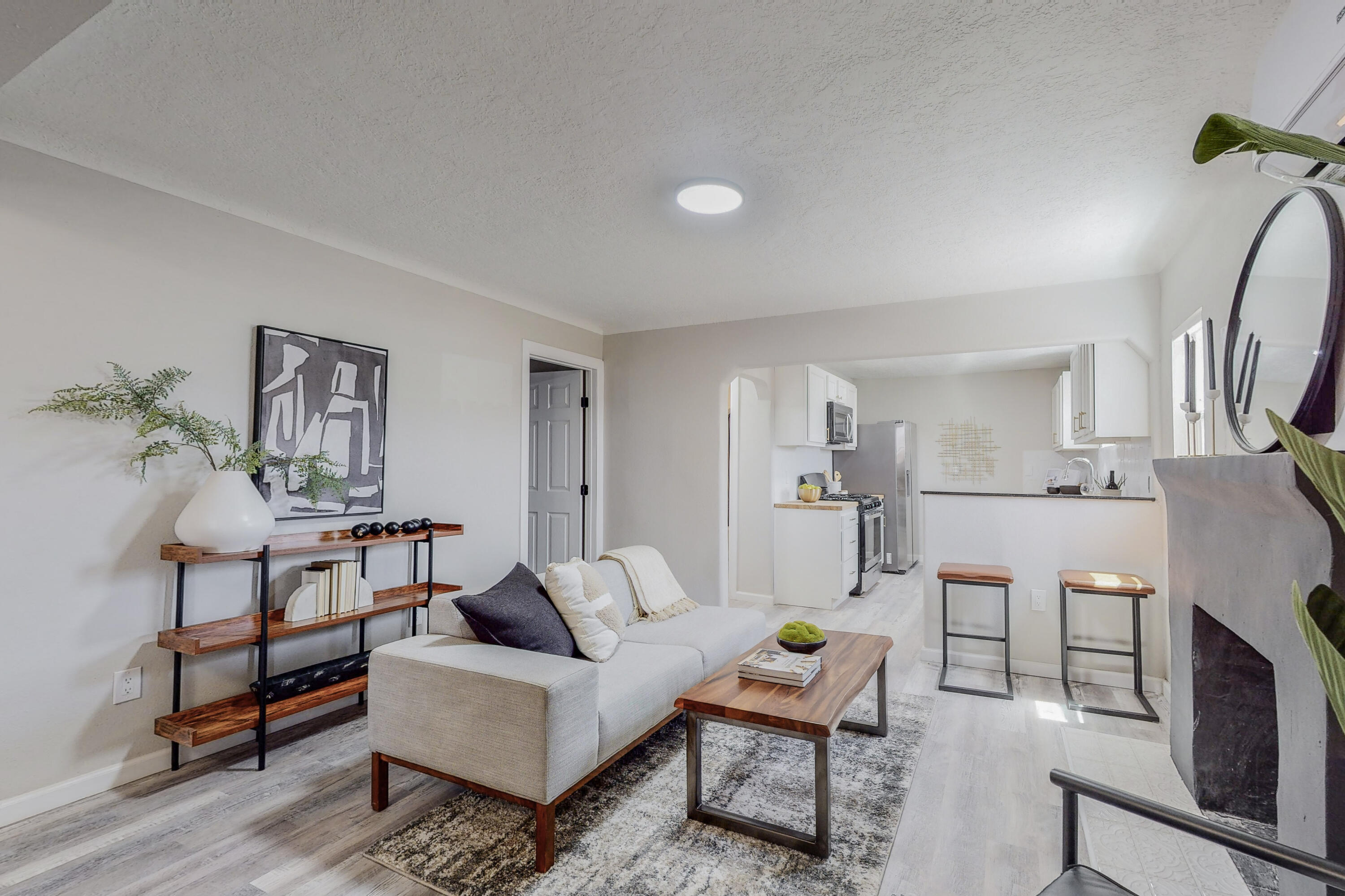 118 Alcazar Street NE, Albuquerque, NM 87108