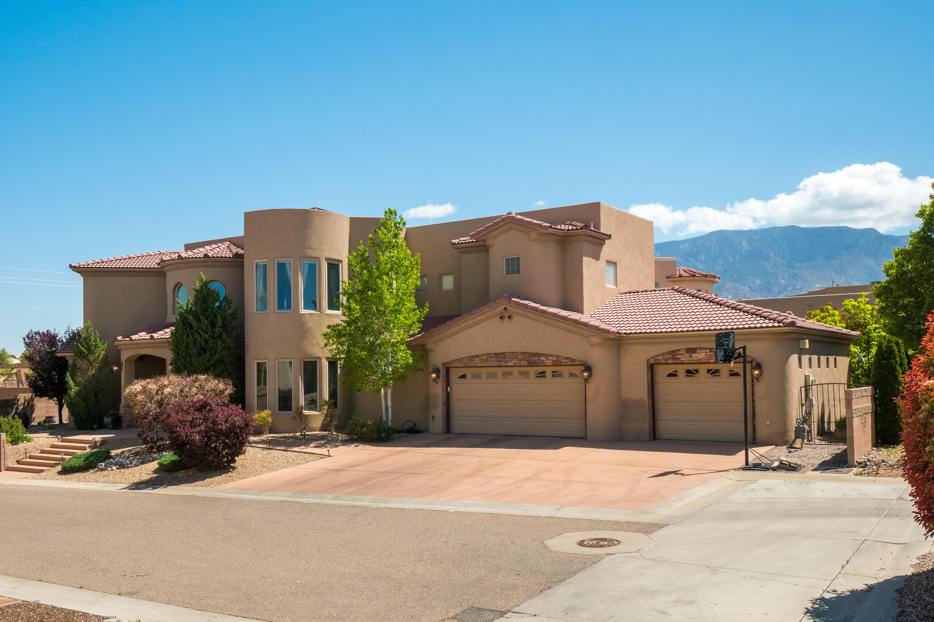 7712 Florence Avenue NE, Albuquerque, NM 87122