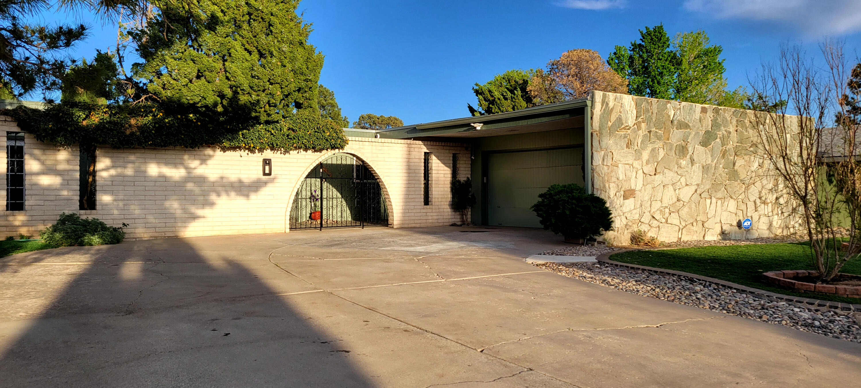 1616 Eastridge Drive NE, Albuquerque, NM 87112