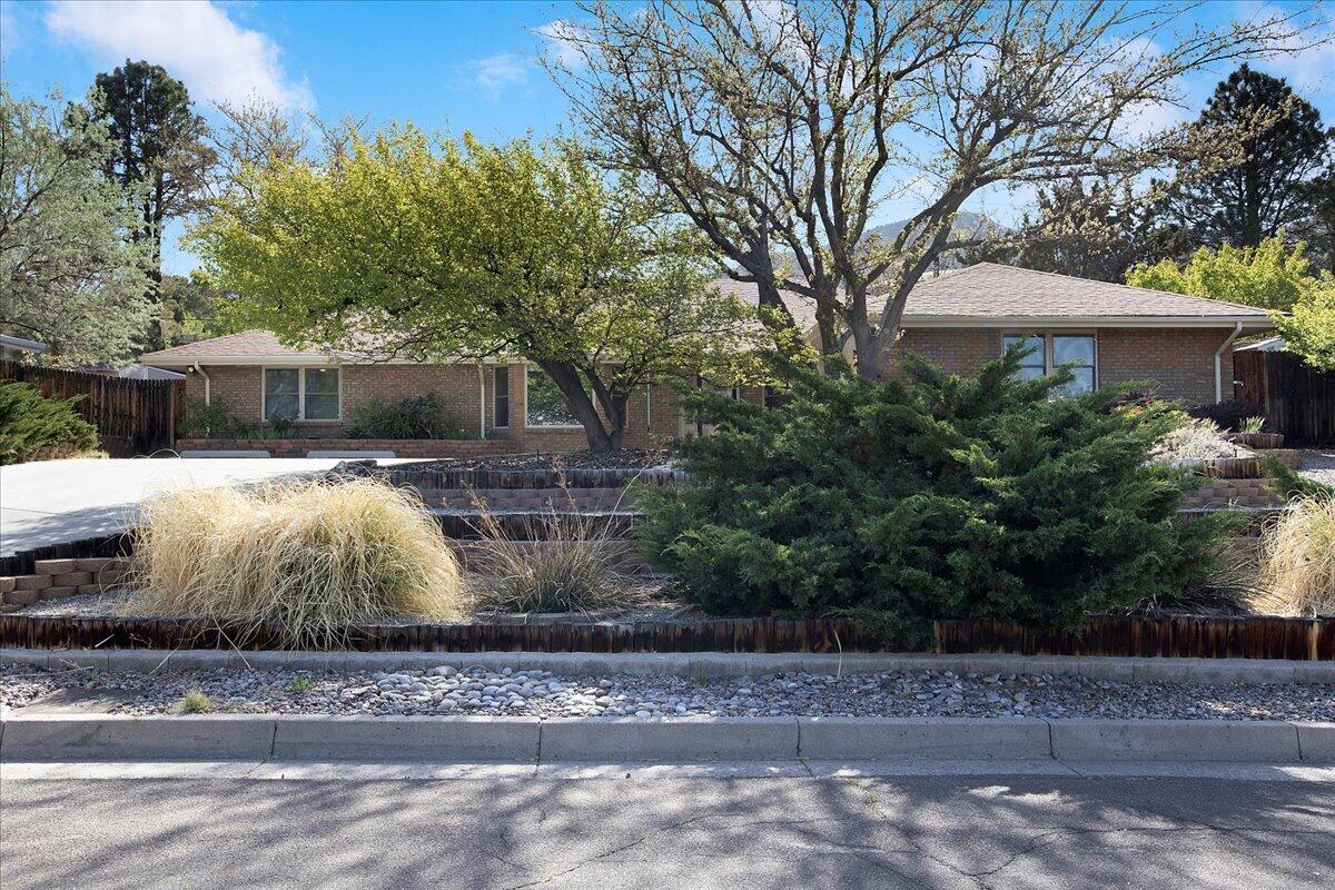 4700 Hilltop Place NE, Albuquerque, NM 87111