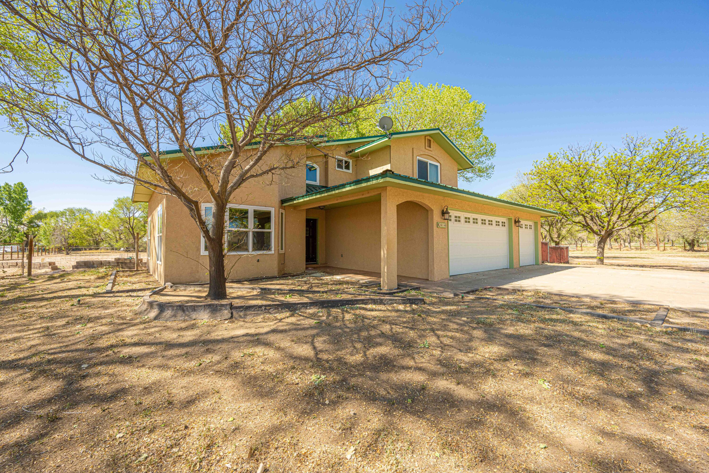 814 Paseo Del Rio Place SW, Albuquerque, NM 87105