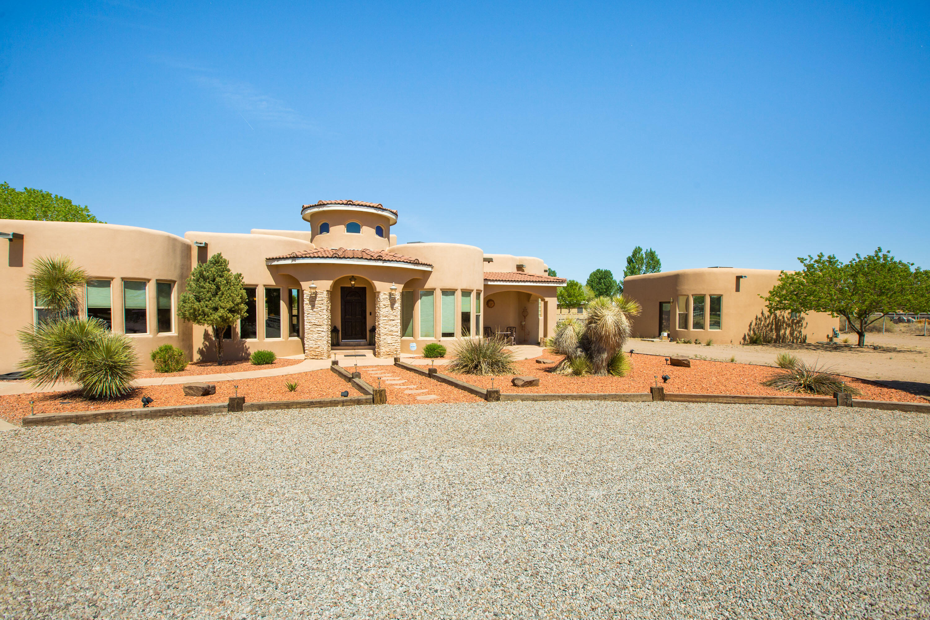 6908 Roble Blanco Drive SW, Albuquerque, NM 87105