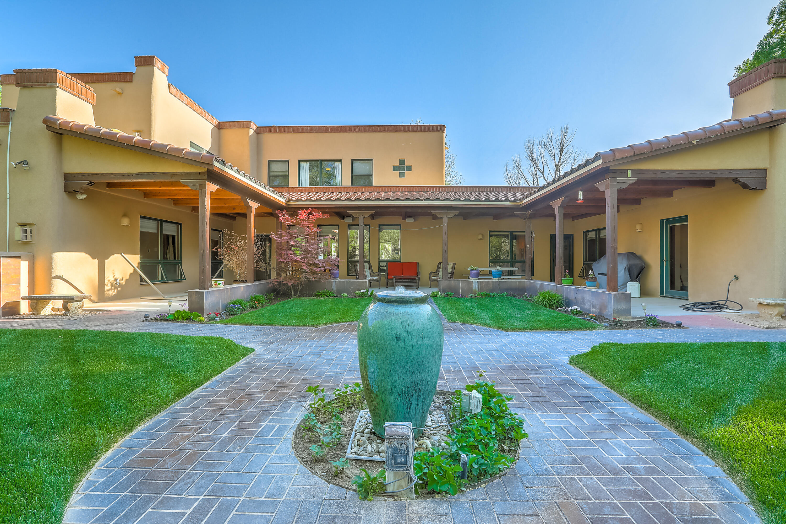 300 W Meadowlark Lane, Corrales, NM 87048