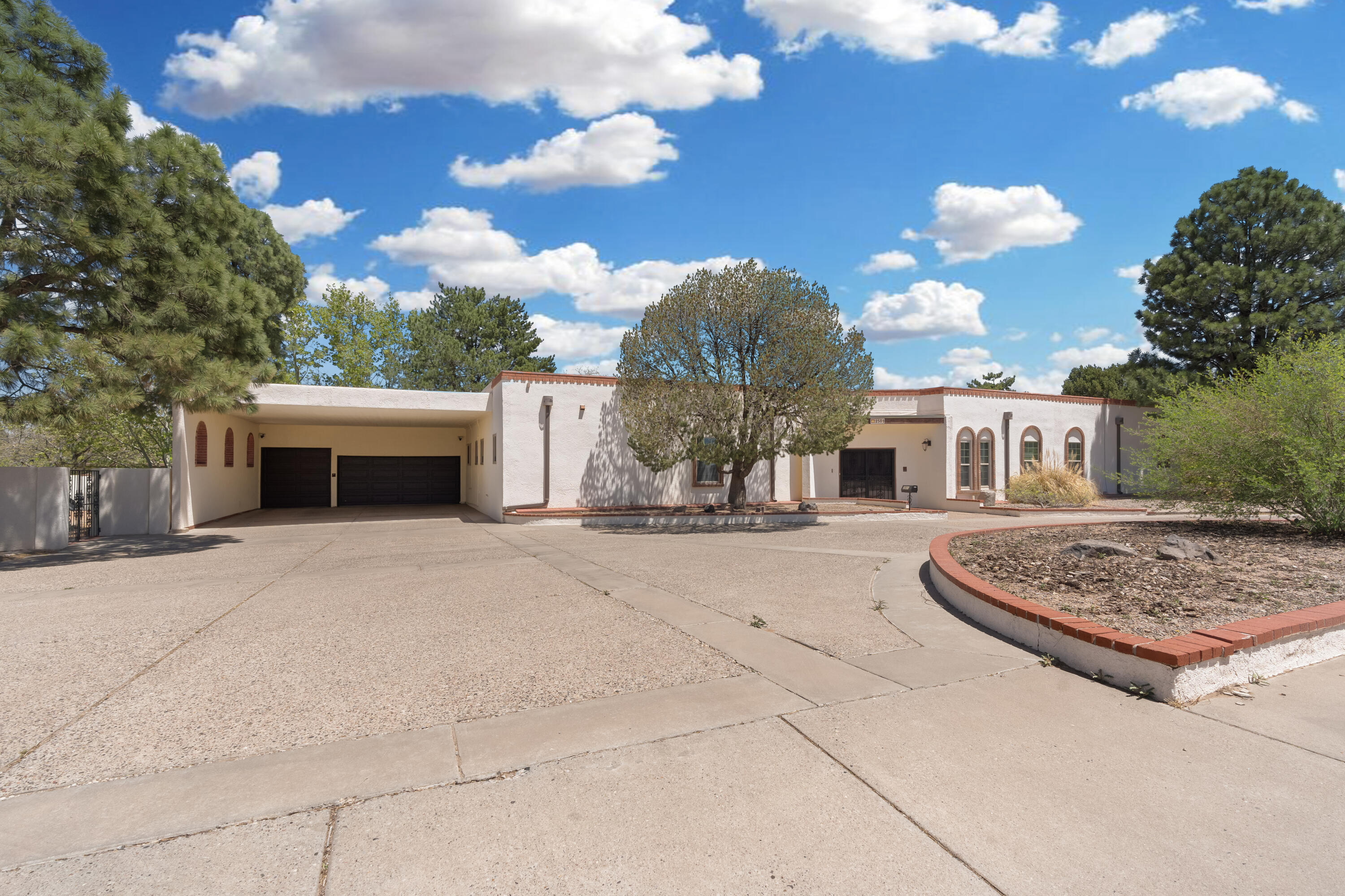 2501 Ridgecrest Drive SE, Albuquerque, NM 87108