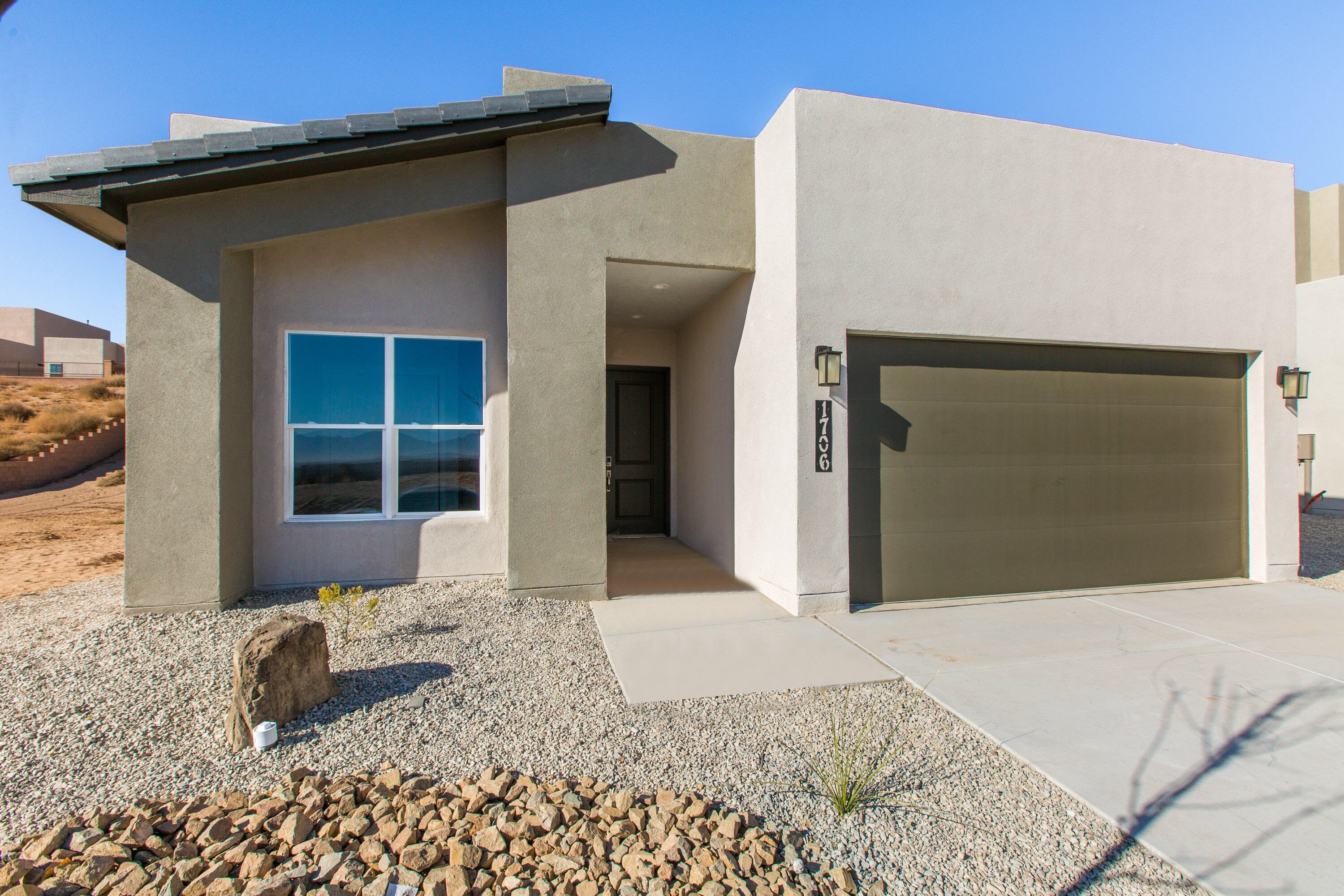 1706 Tesoro Loop, Los Lunas, NM 87031