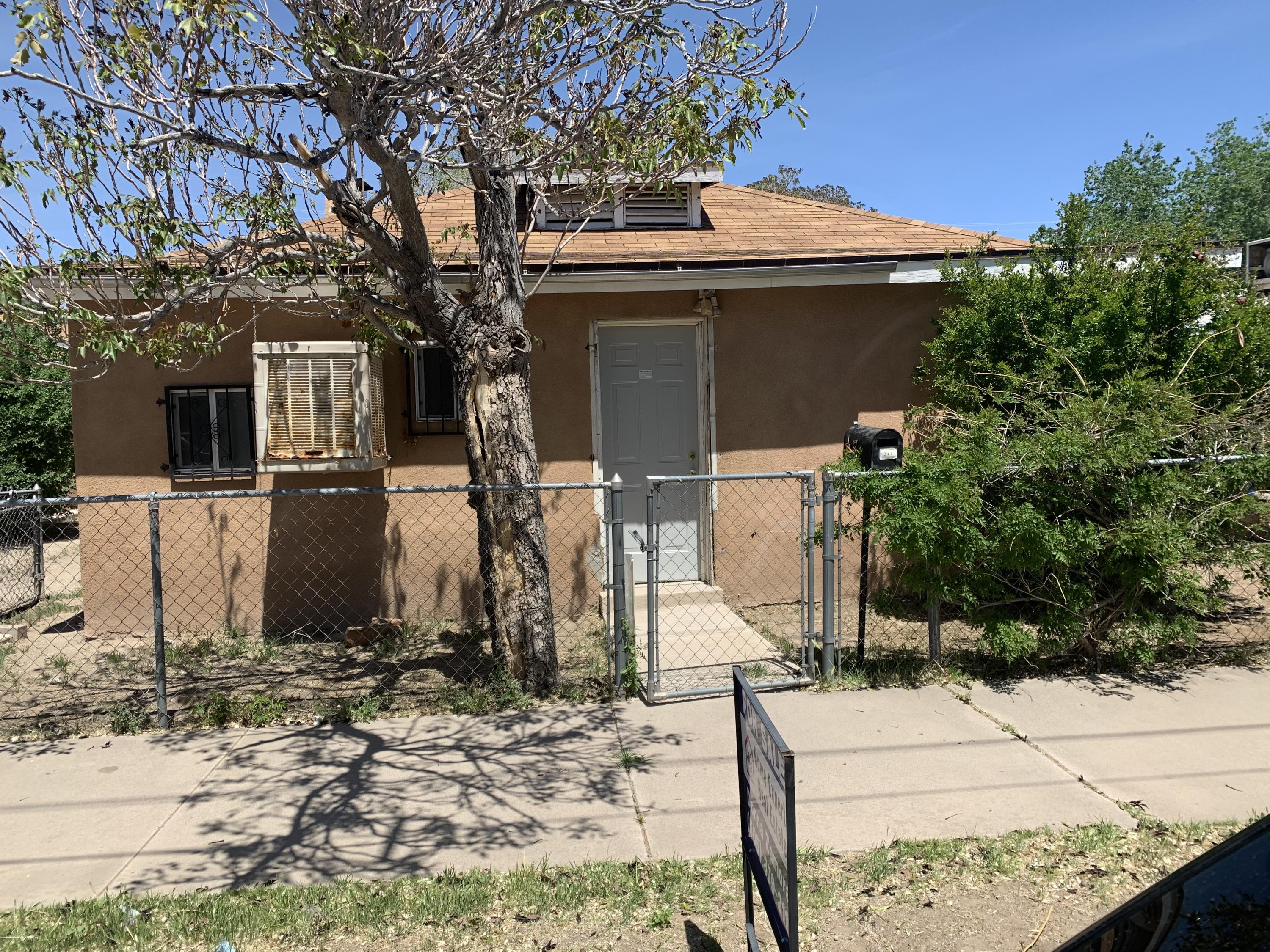 311 Cromwell Avenue SW, Albuquerque, NM 87102
