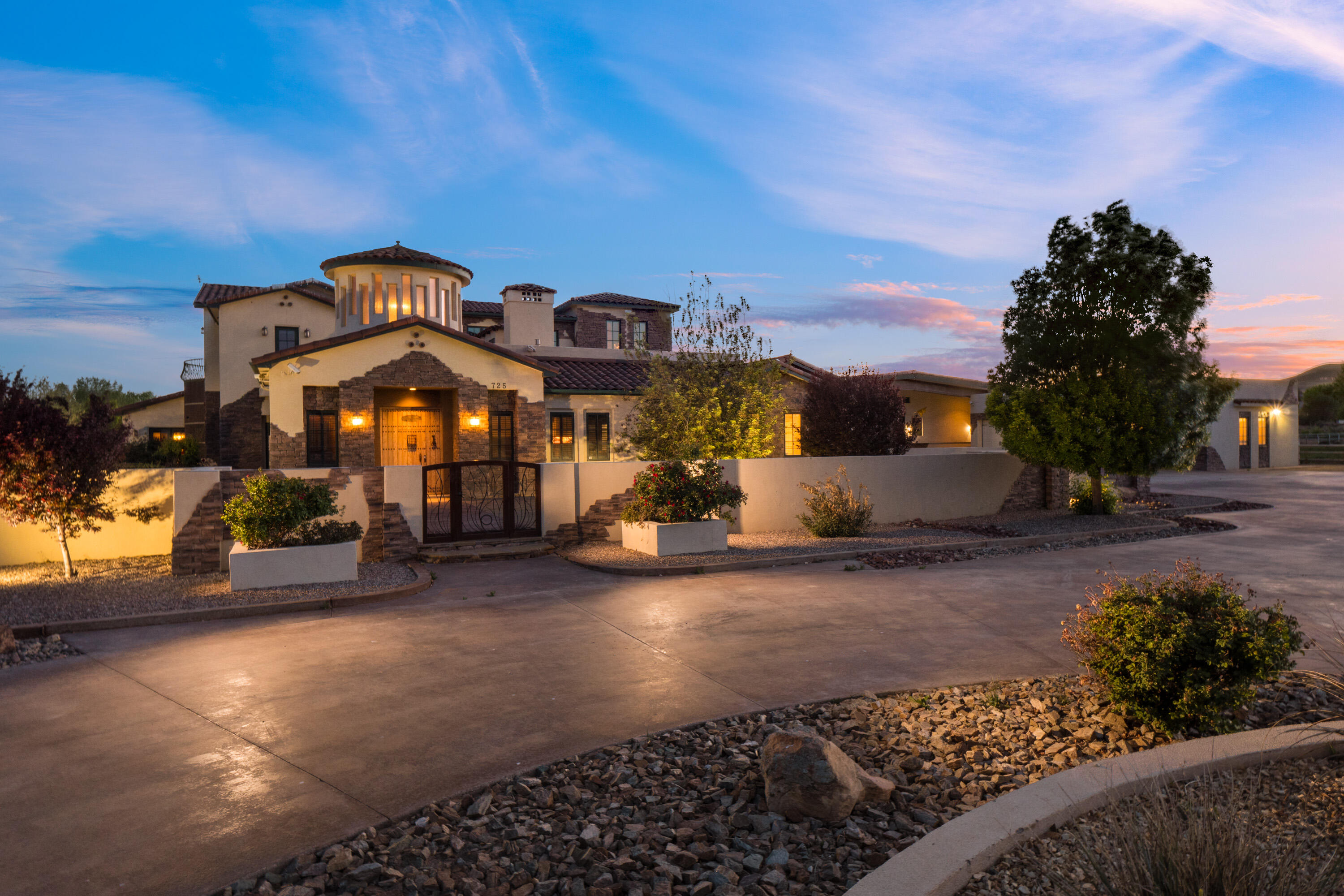 725 Pheasant Lane SW, Los Lunas, NM 87031