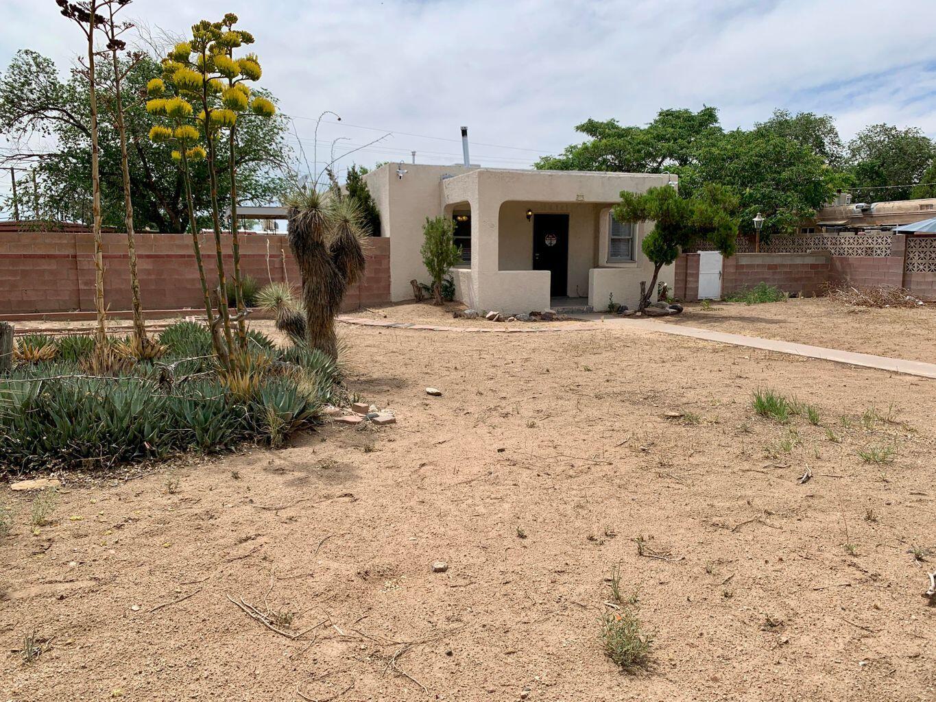 205 Texas Street NE, Albuquerque, NM 87108