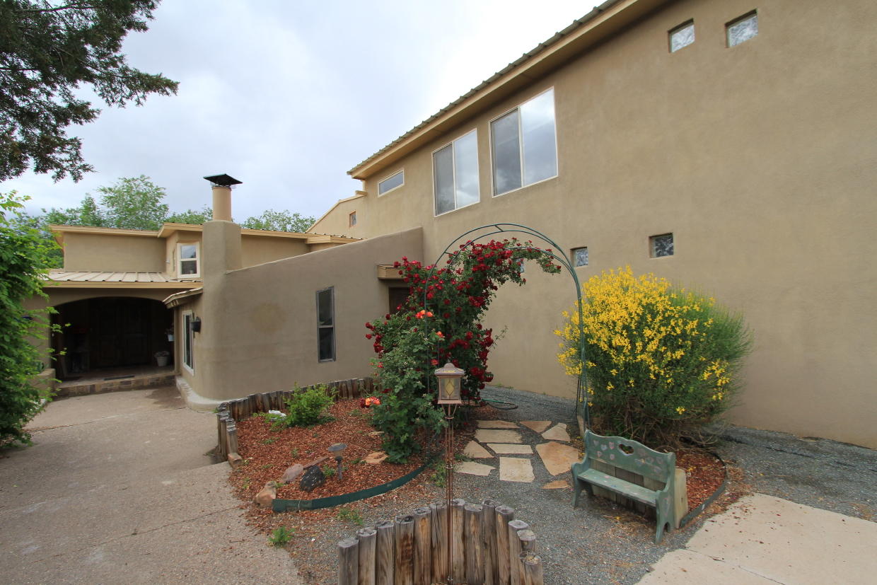 817 Ranchitos Road NW, Los Ranchos, NM 87114