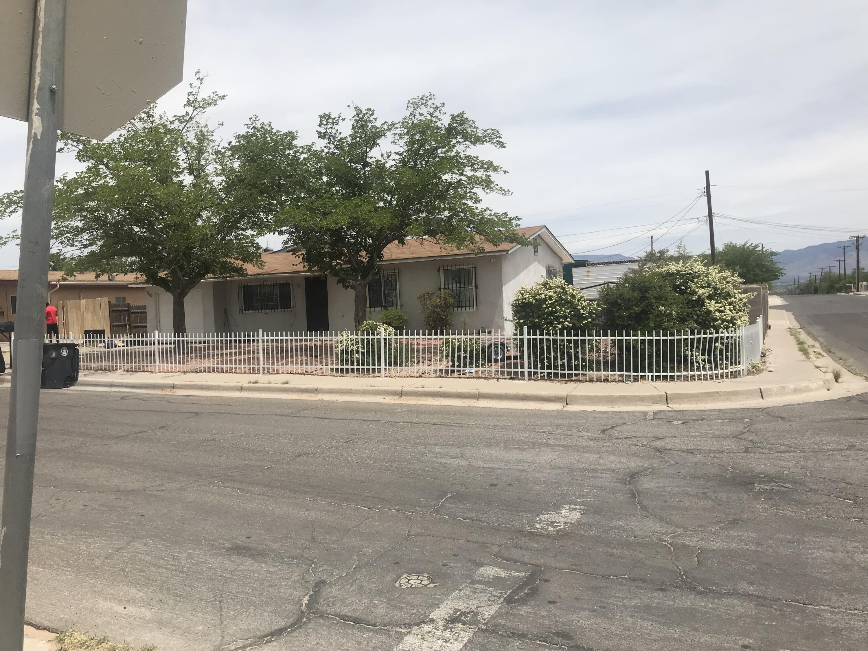 300 59Th Street NW, Albuquerque, NM 87105