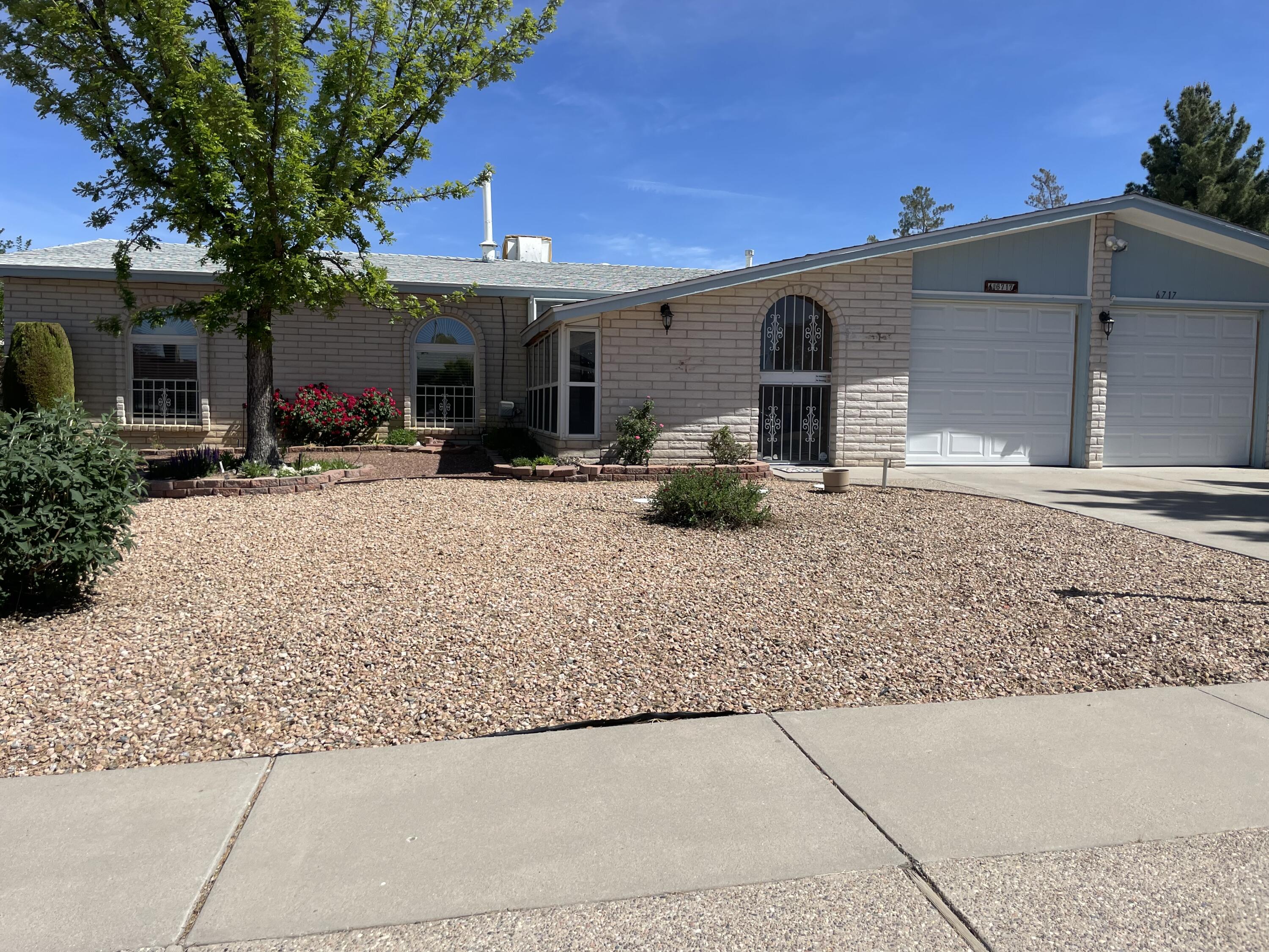 6717 Orphelia Avenue NE, Albuquerque, NM 87109