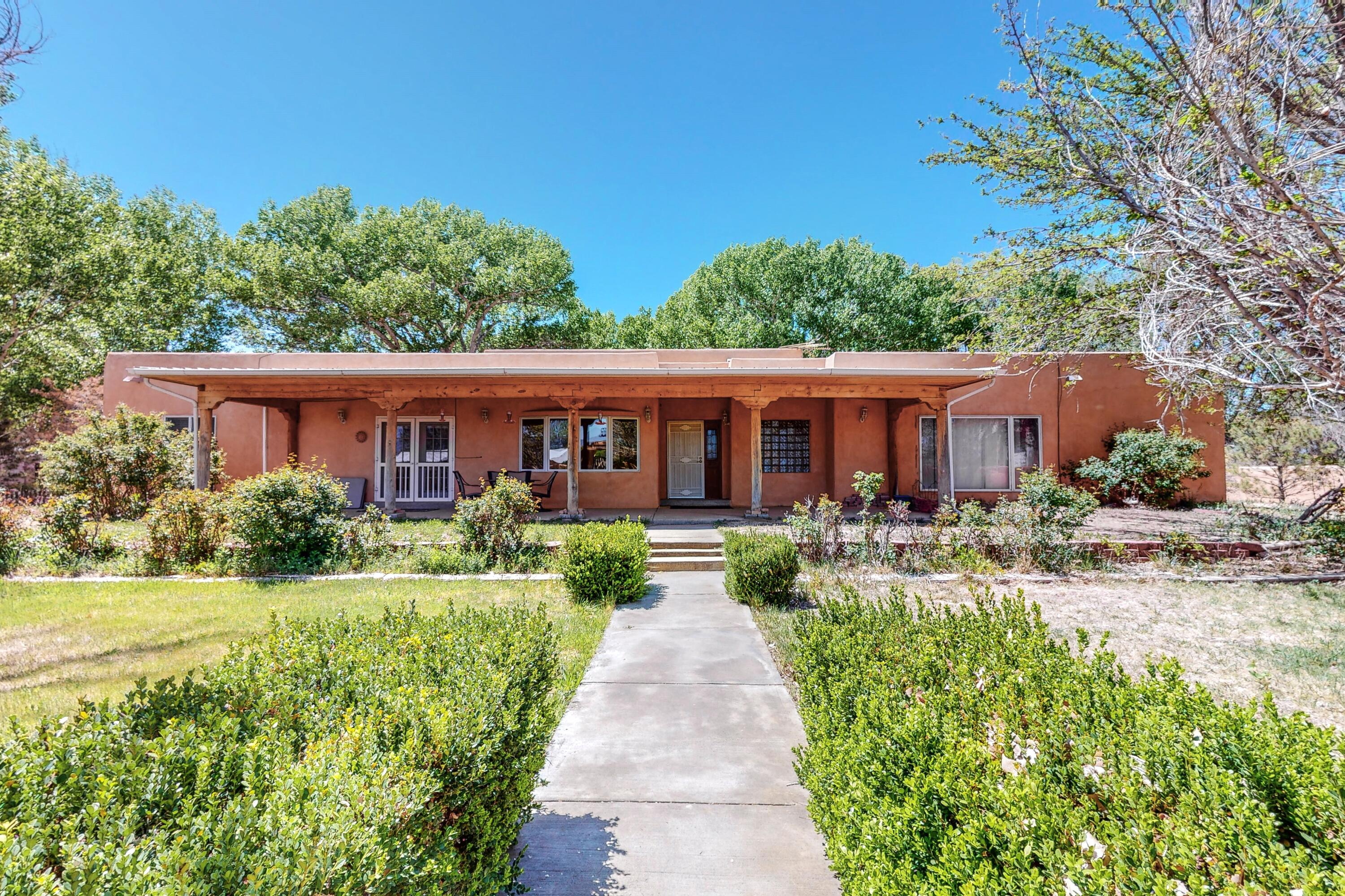 7 Aguila Lane, Los Lunas, NM 87031