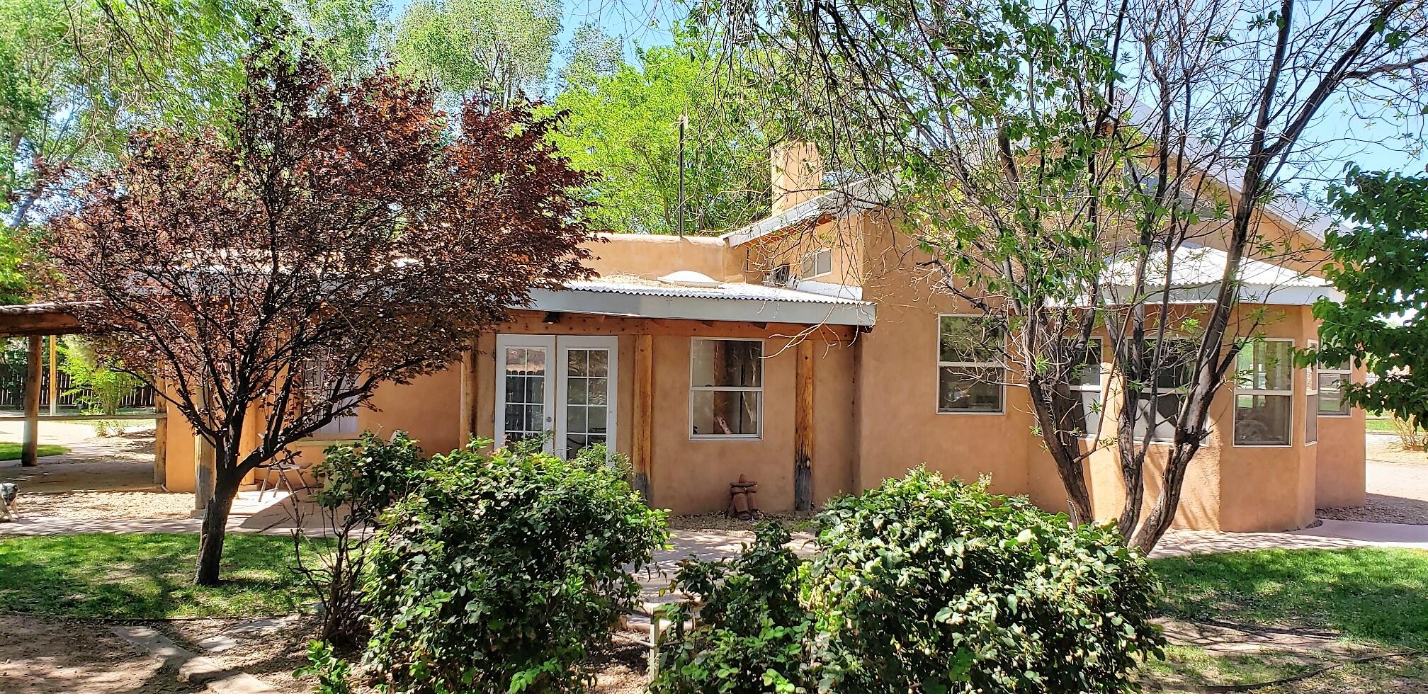 8124 Guadalupe Trail NW, Los Ranchos, NM 87114