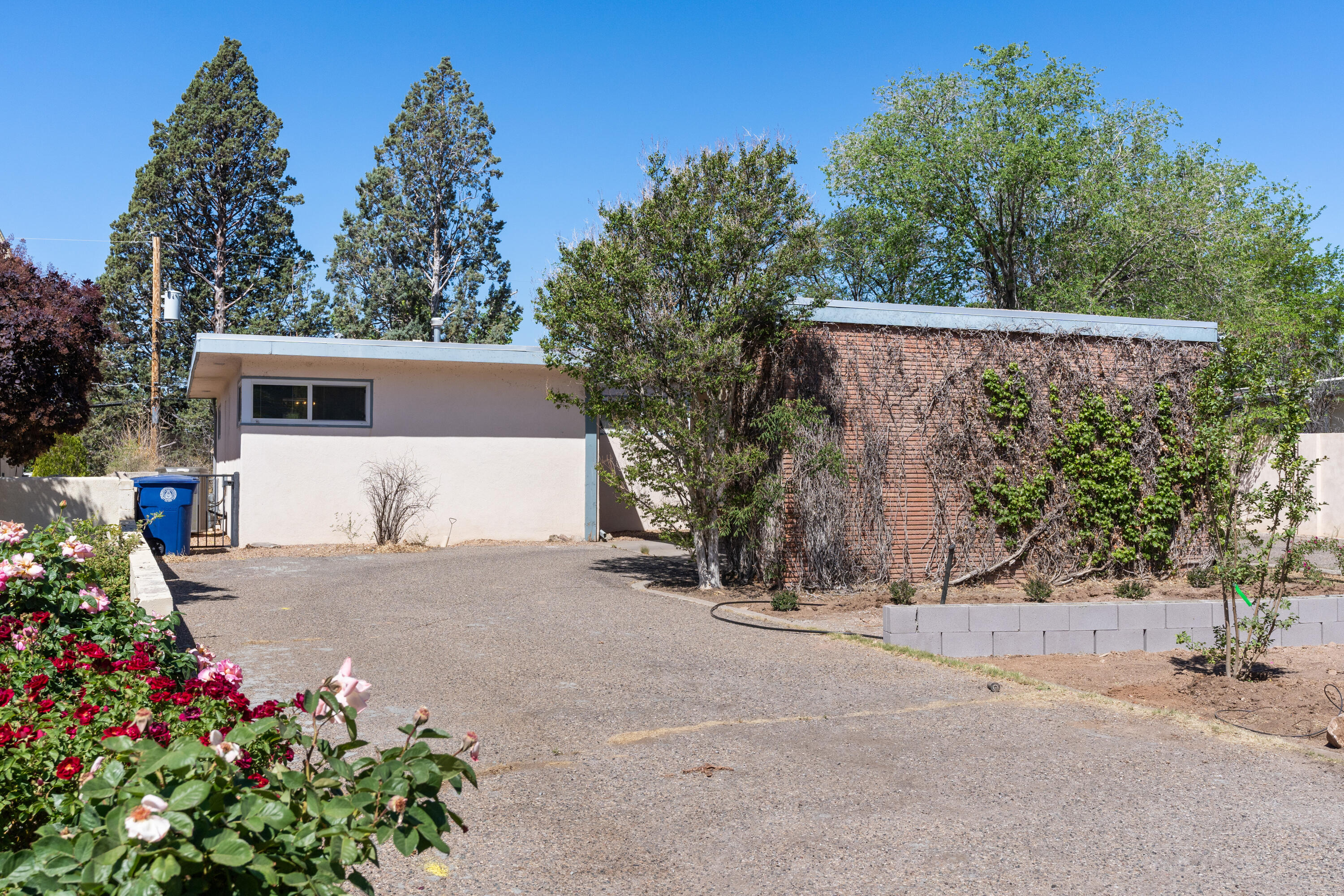 917 Avenida Estrellita NE, Albuquerque, NM 87110