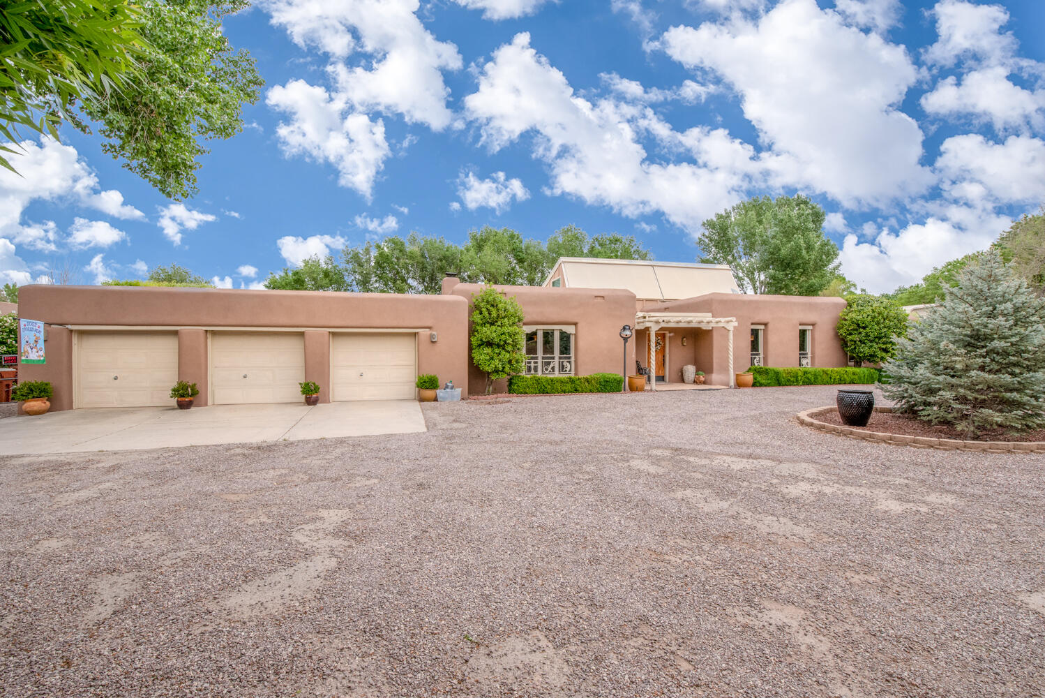 66 Los Manzanos Road, Corrales, NM 87048