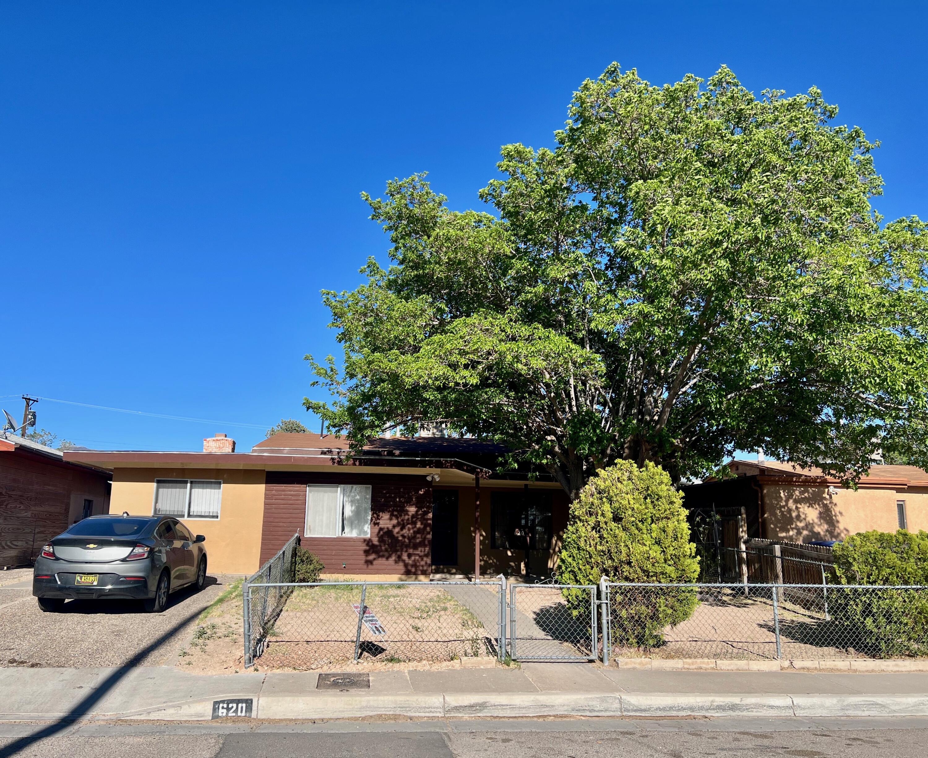 620 Dallas Street NE, Albuquerque, NM 87108