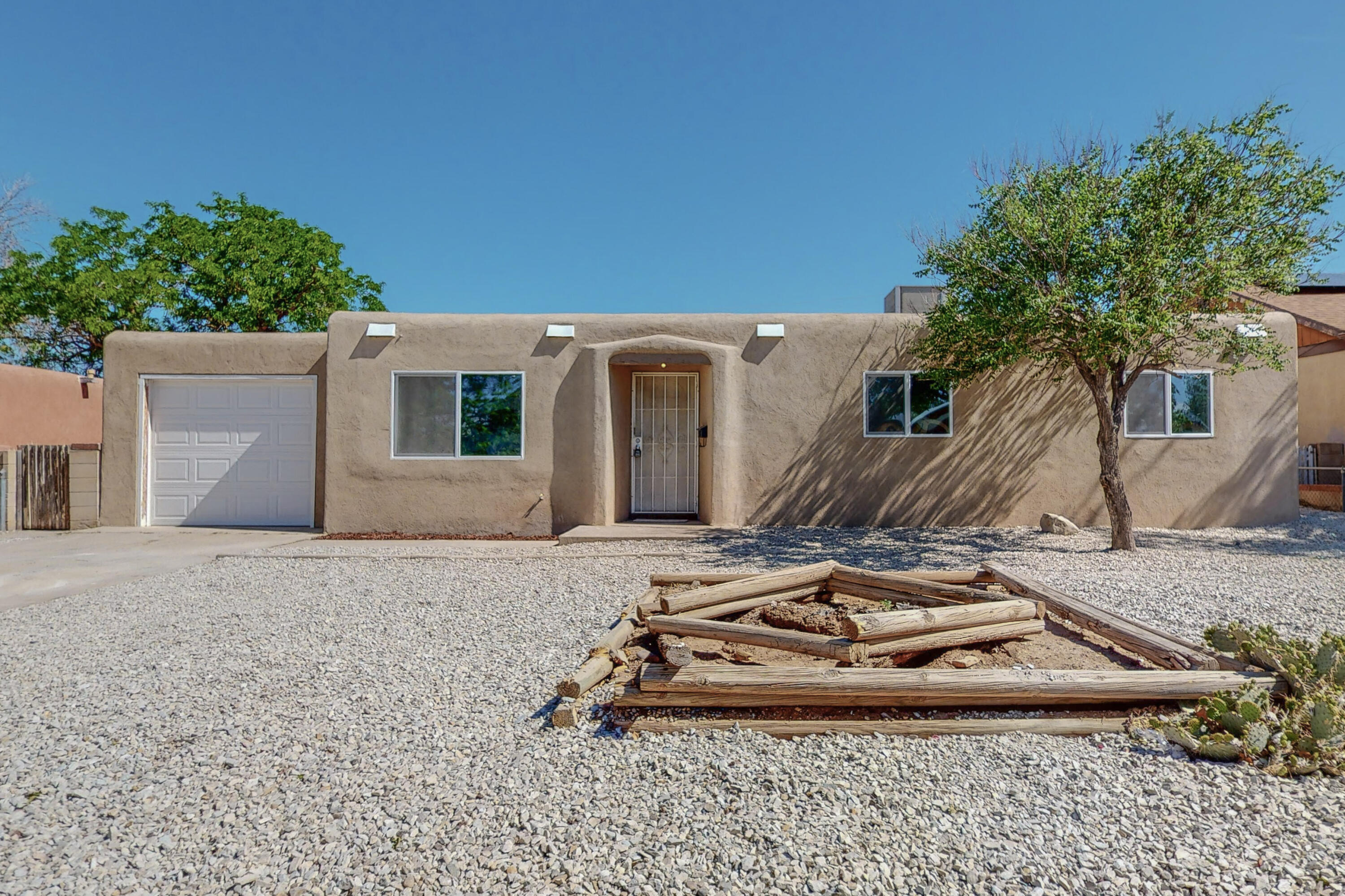8115 Fruit Avenue NE, Albuquerque, NM 87108