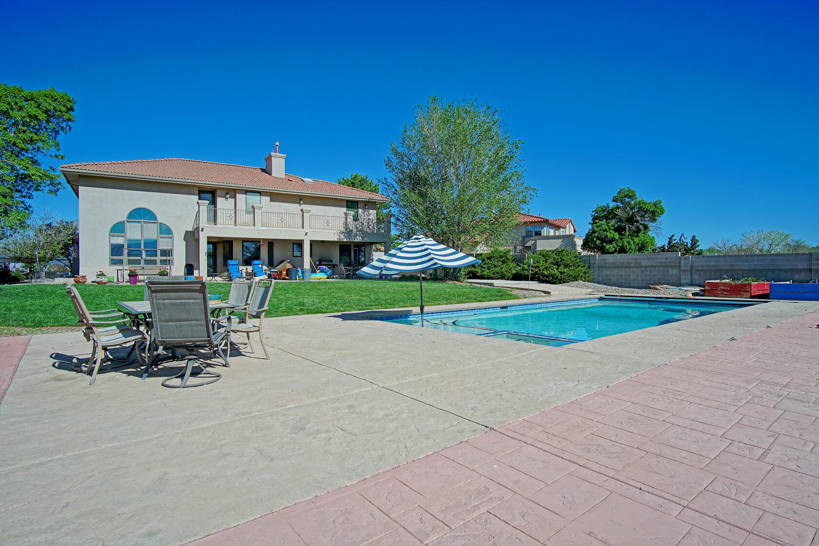 700 Fairway Loop SE, Rio Rancho, NM 87124