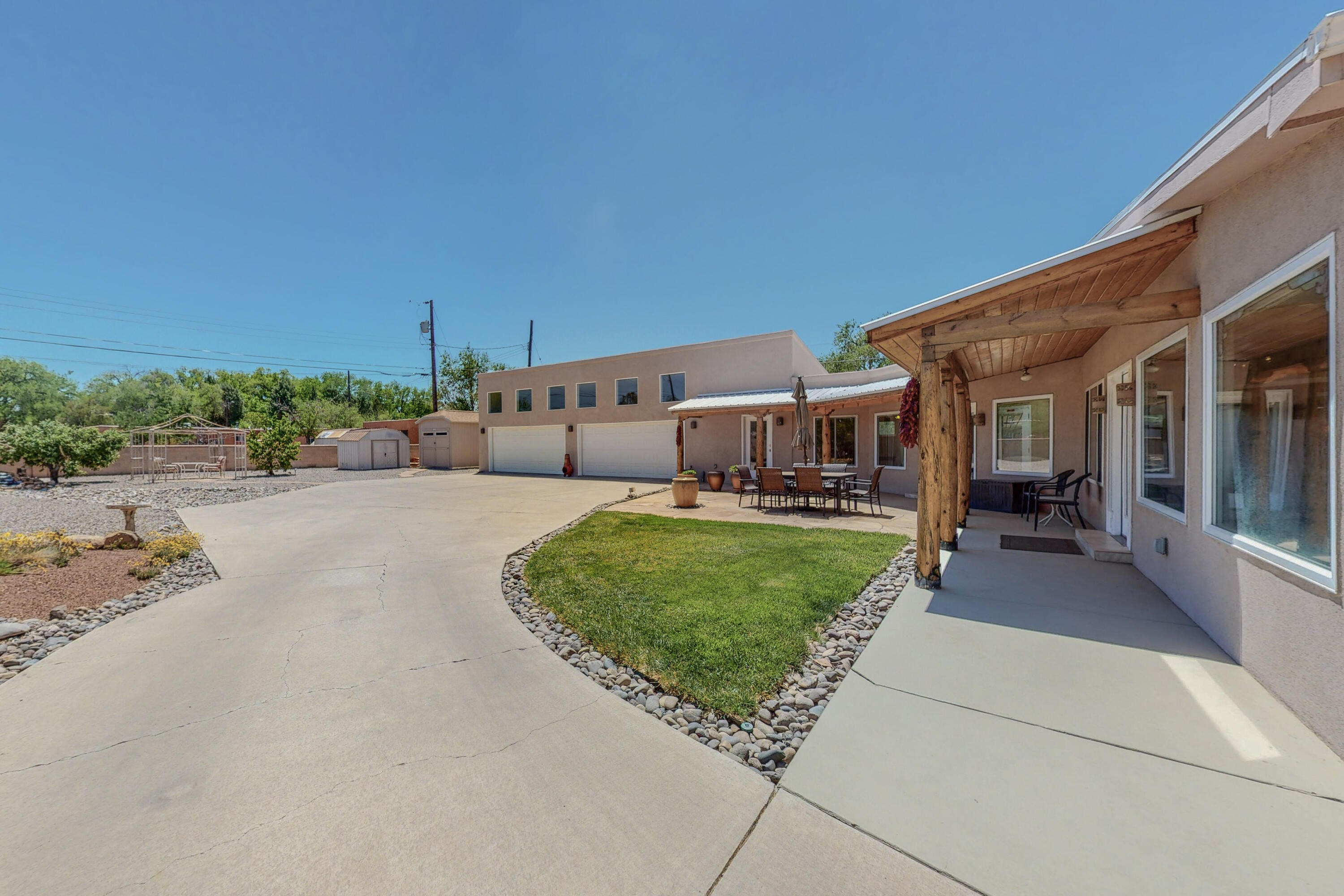 3008 10Th Street NW, Albuquerque, NM 87107