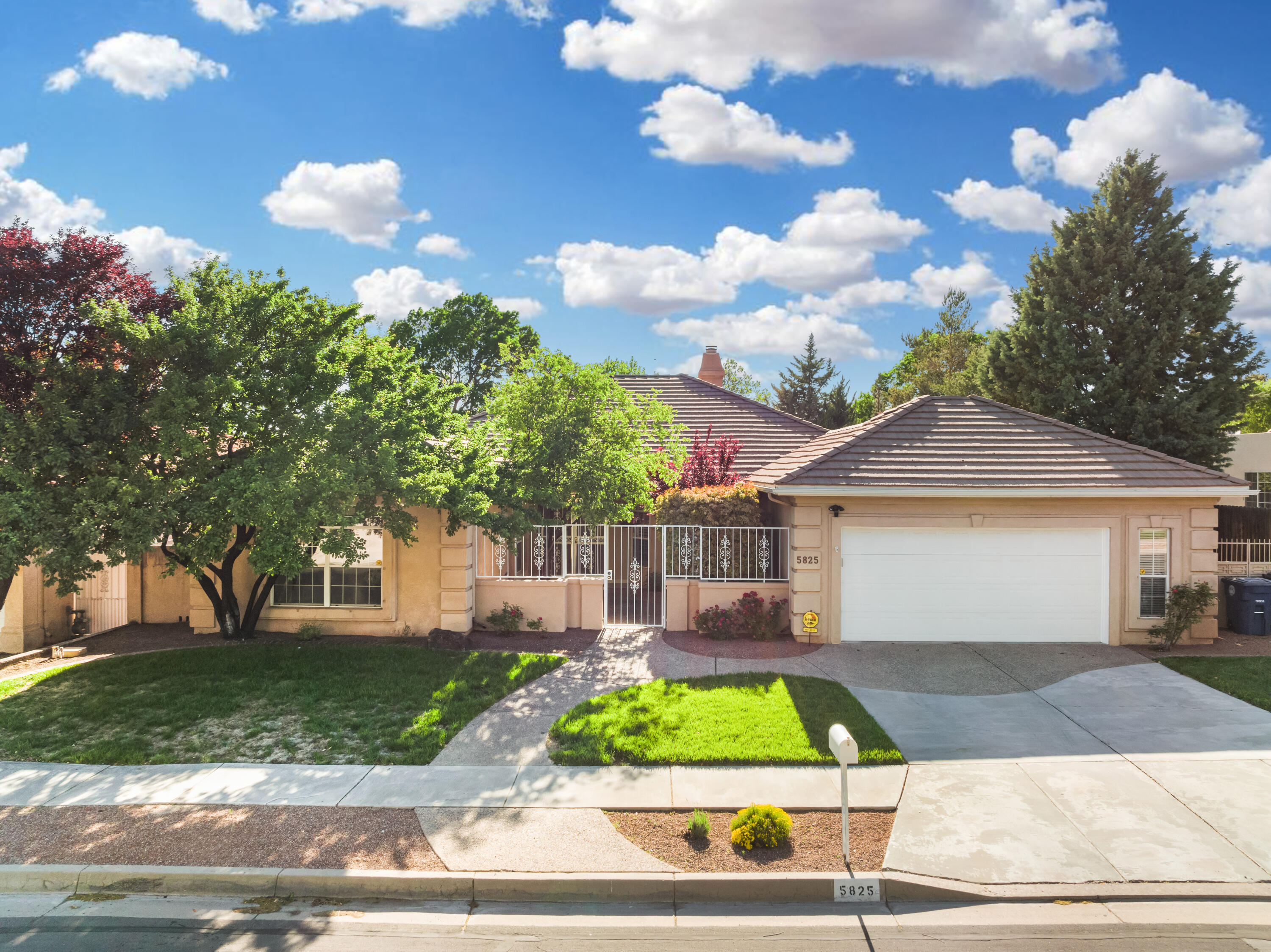 5825 Mimosa Place NE, Albuquerque, NM 87111
