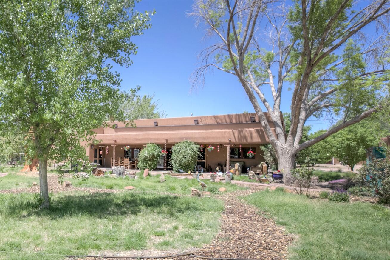 99 Molina Road, Peralta, NM 87042