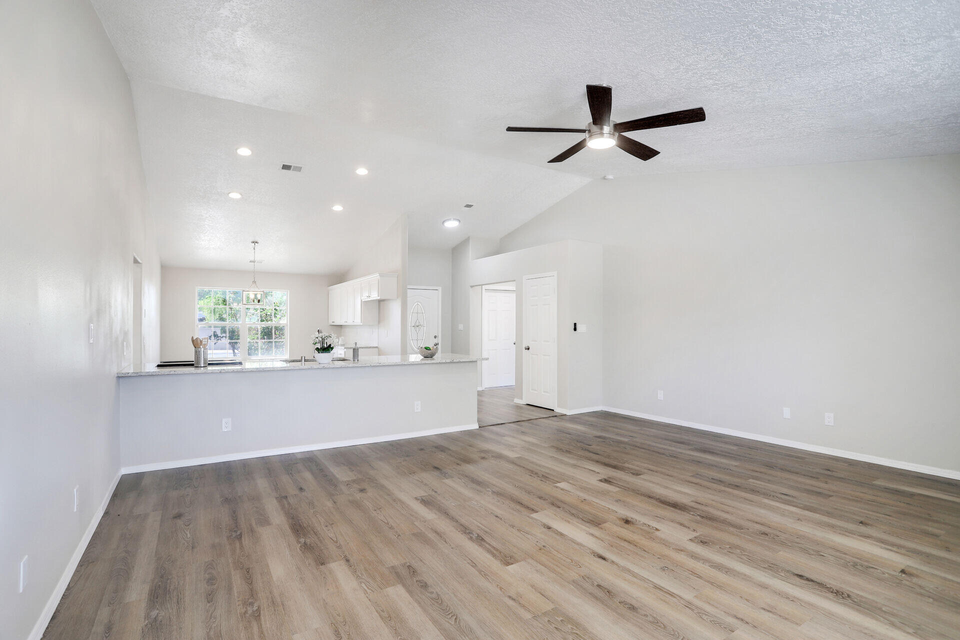 2042 Vista Hill North Loop, Los Lunas, NM 87031