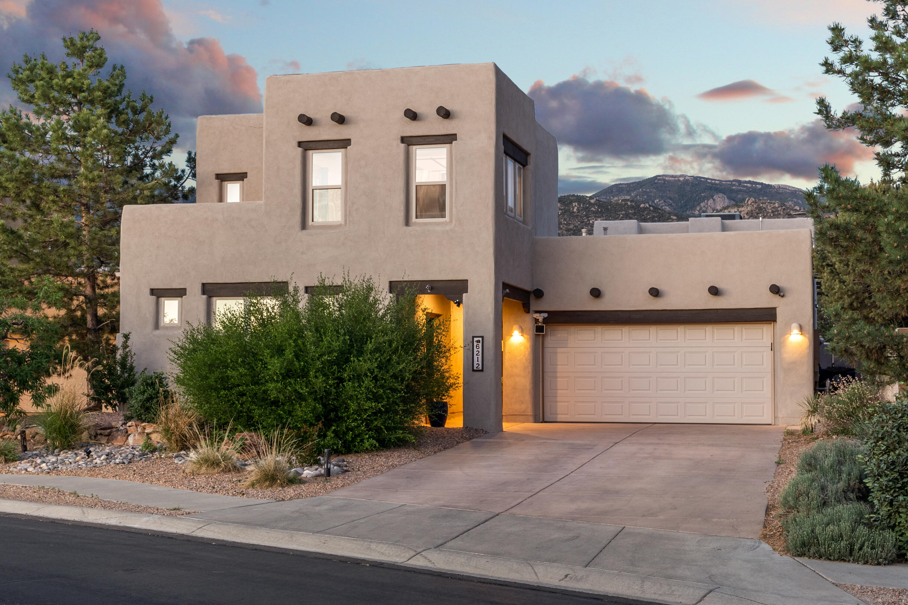 6212 Buffalo Hills Drive NE, Albuquerque, NM 87111