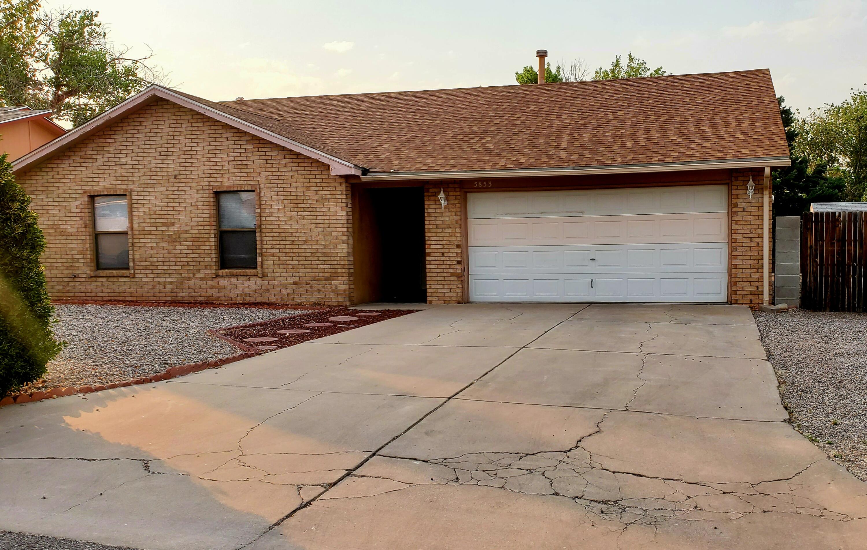 5853 Avenida La Mirada NW, Albuquerque, NM 87114