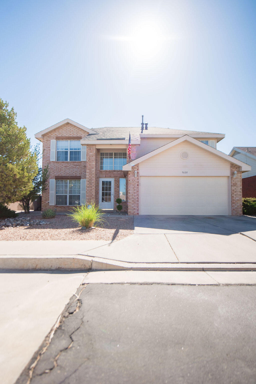 This Sivage Thomas home sits on a corner lot, in a cul de sac! Large back yard with access, two living spaces, covered patio and a balcony with views of the Sandia Mountains!