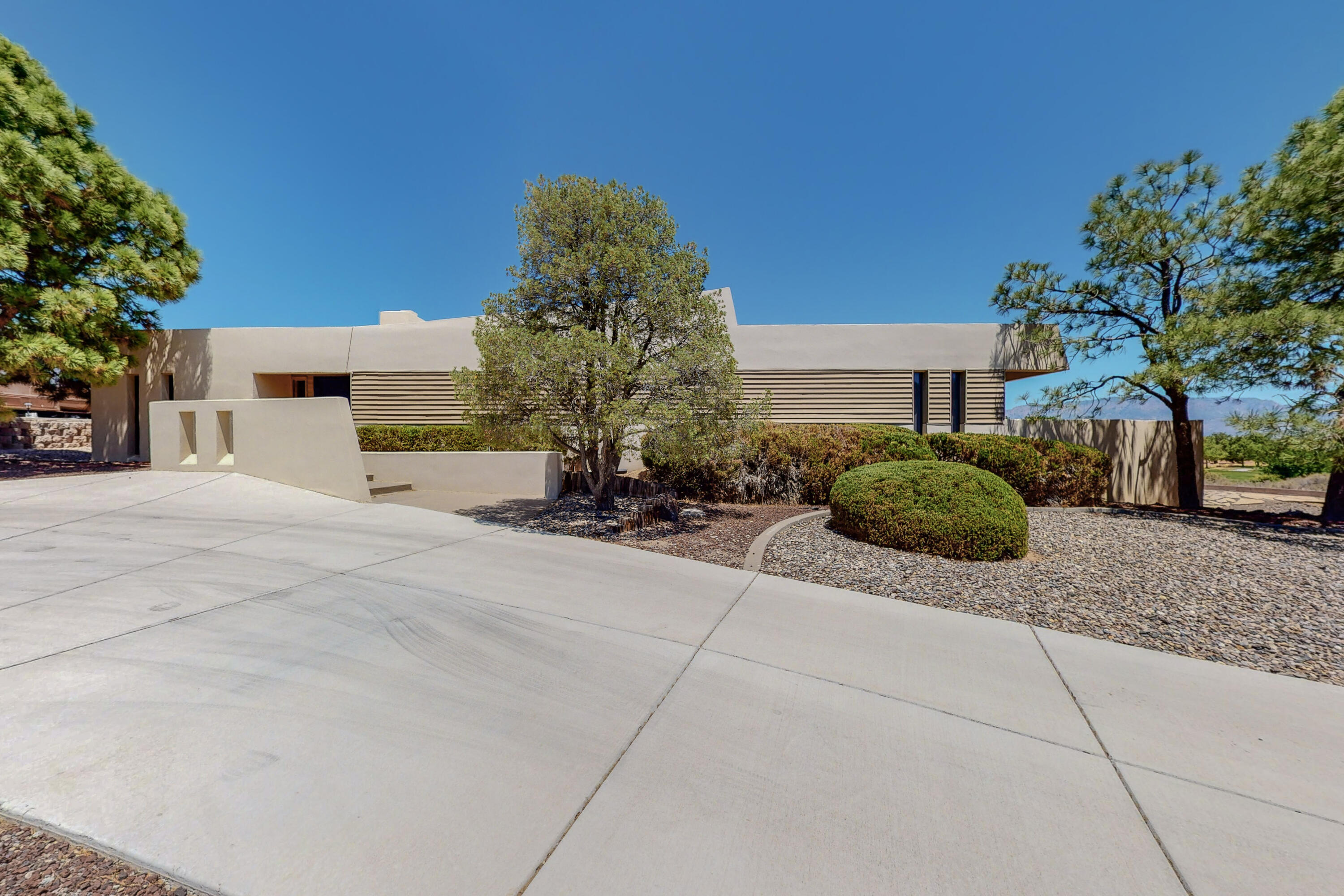 5095 Fairfax Drive NW, Albuquerque, NM 87114