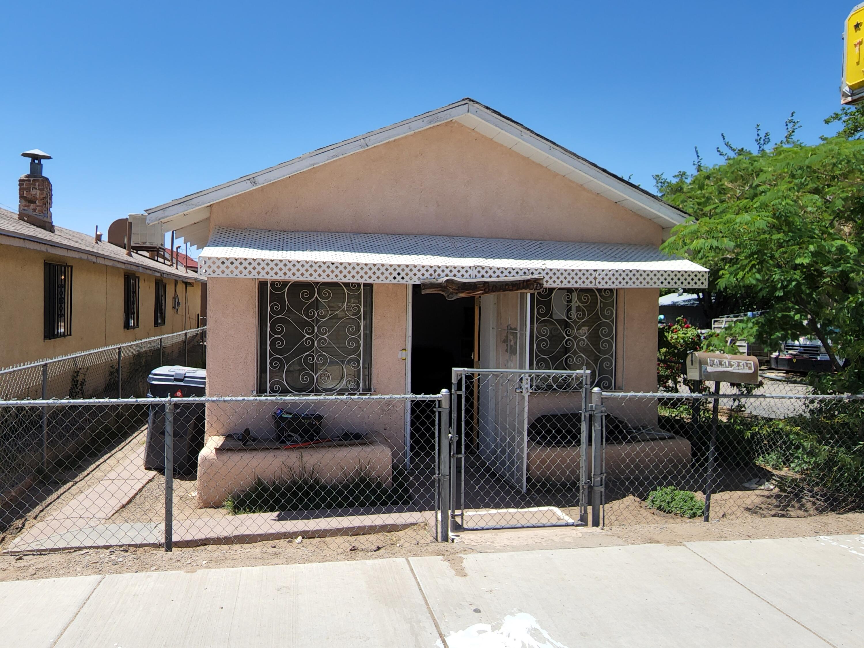 Priced to Move Fast! Super Convenient downtown Location and a little cosmetic TLC make this a Must Consider! Features Approx. 1100sq/ft 2/1 with a mixed zoning uses. Roof in process of being replaced (see lo/so remarks). Sold ''AS IS'' make us an offer we can't refuse!