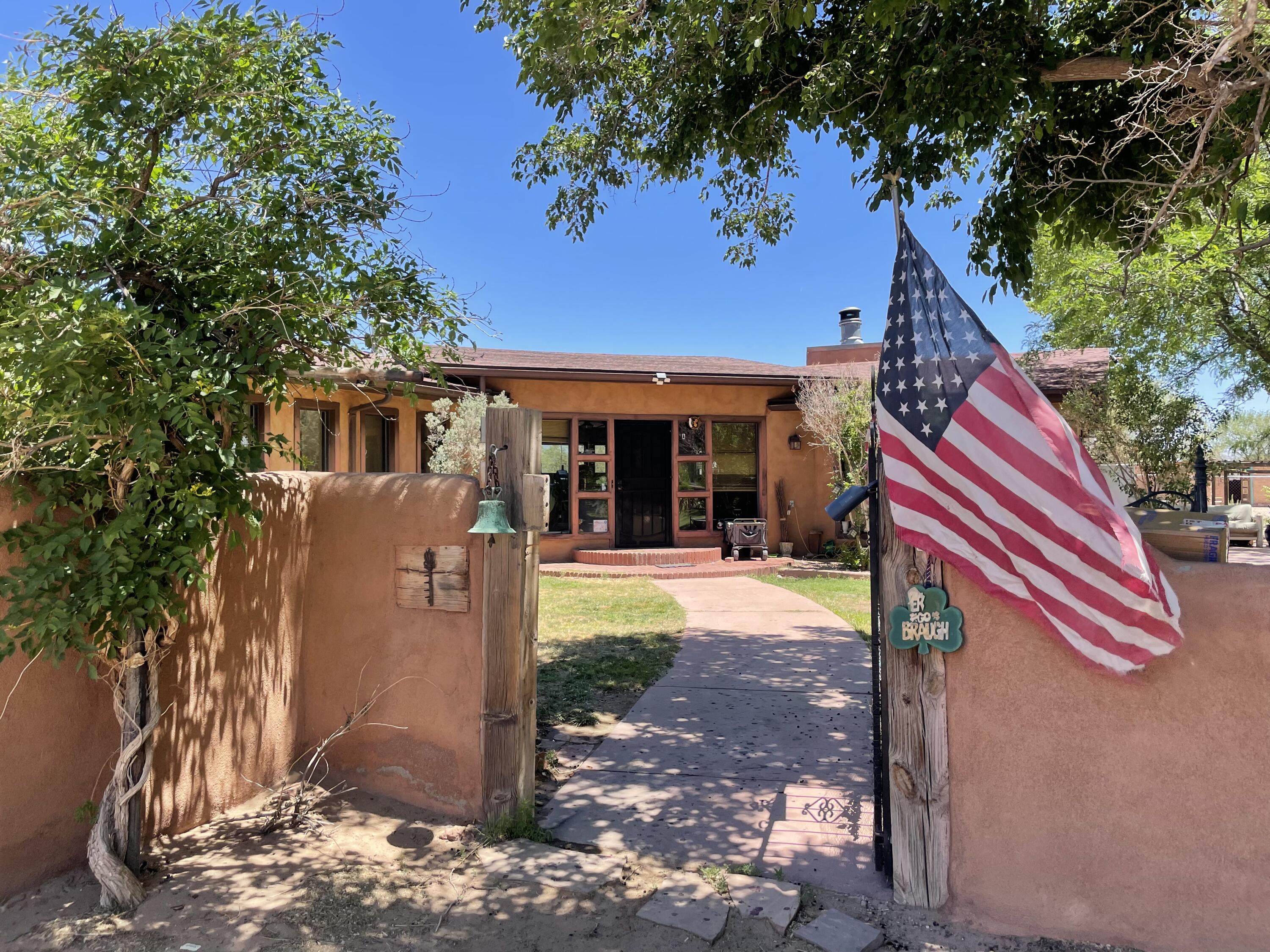 2472 Tapia Boulevard SW, Albuquerque, NM 87105