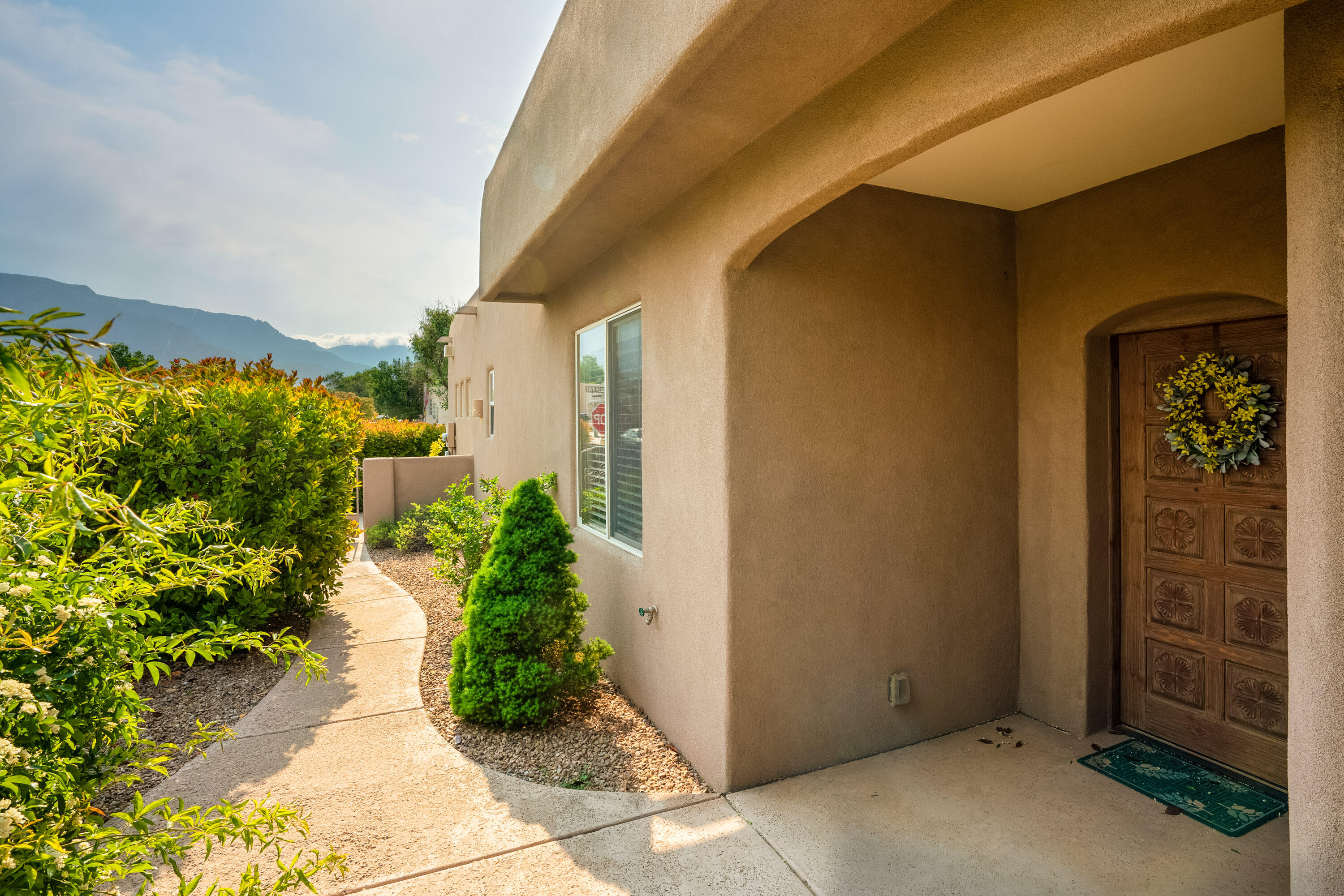 8219 Desert Shadow Way NE, Albuquerque, NM 87122
