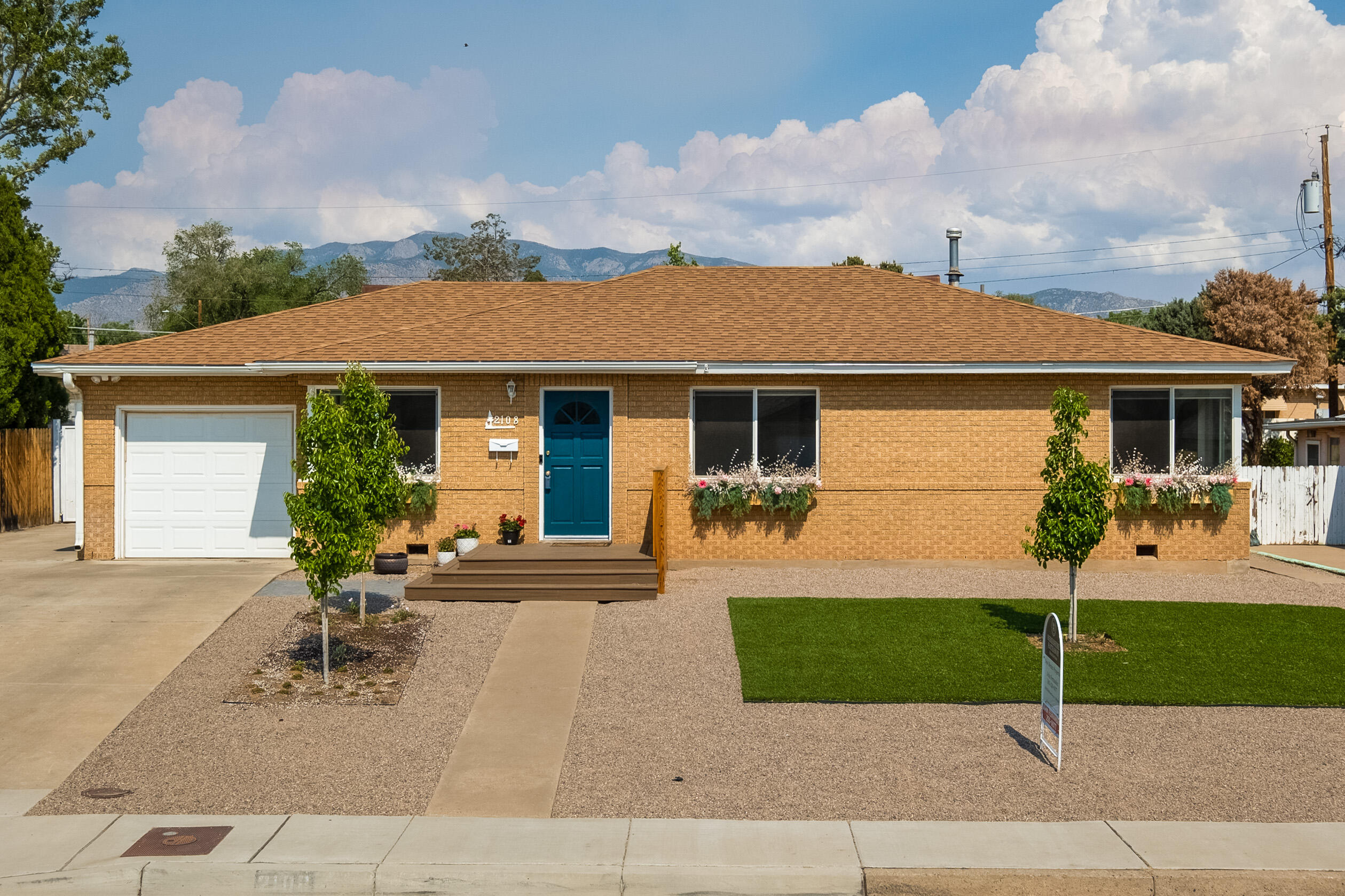 2108 Inez Drive NE, Albuquerque, NM 87110