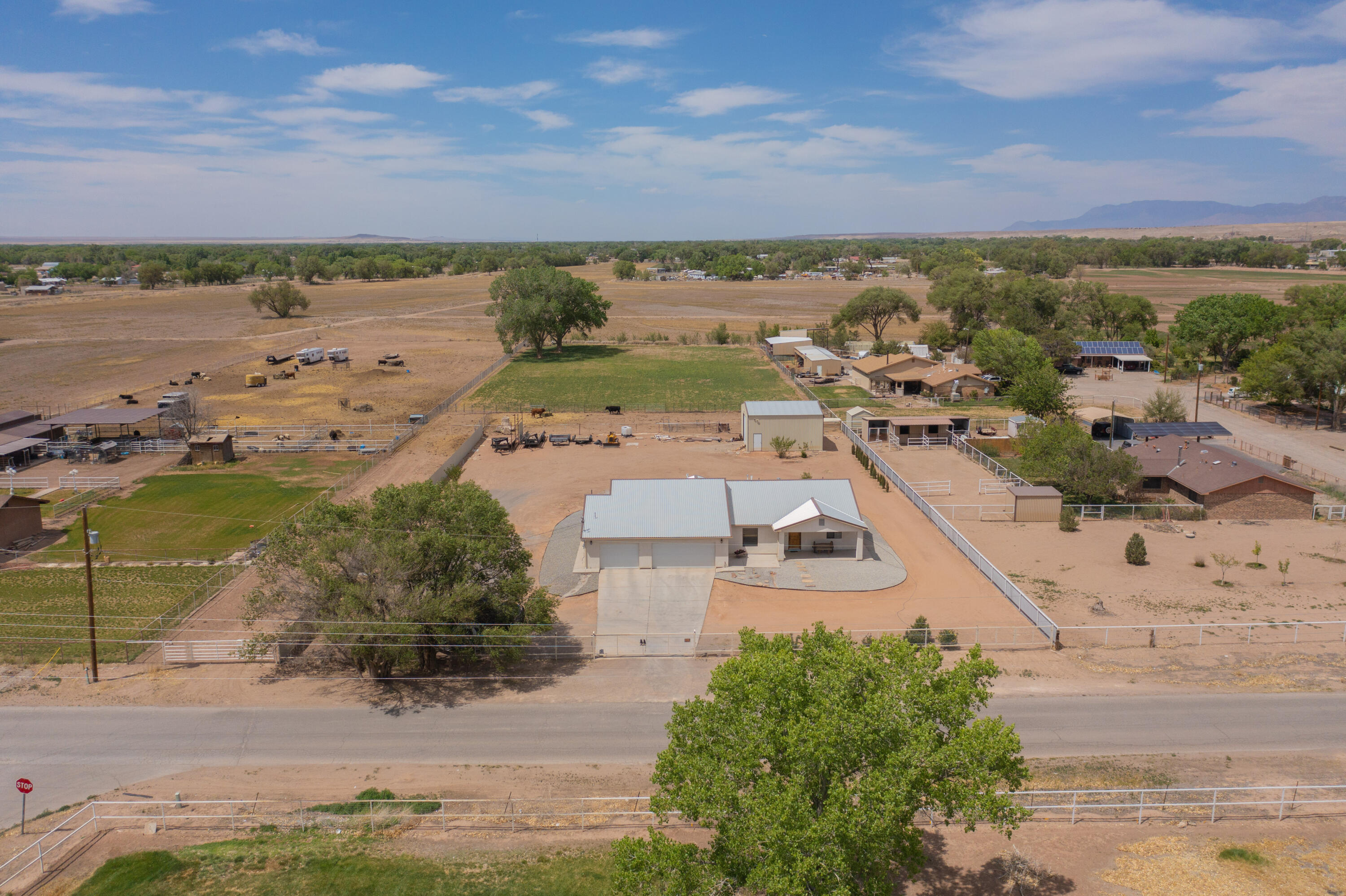 20 Orona Road, Los Lunas, NM 87031