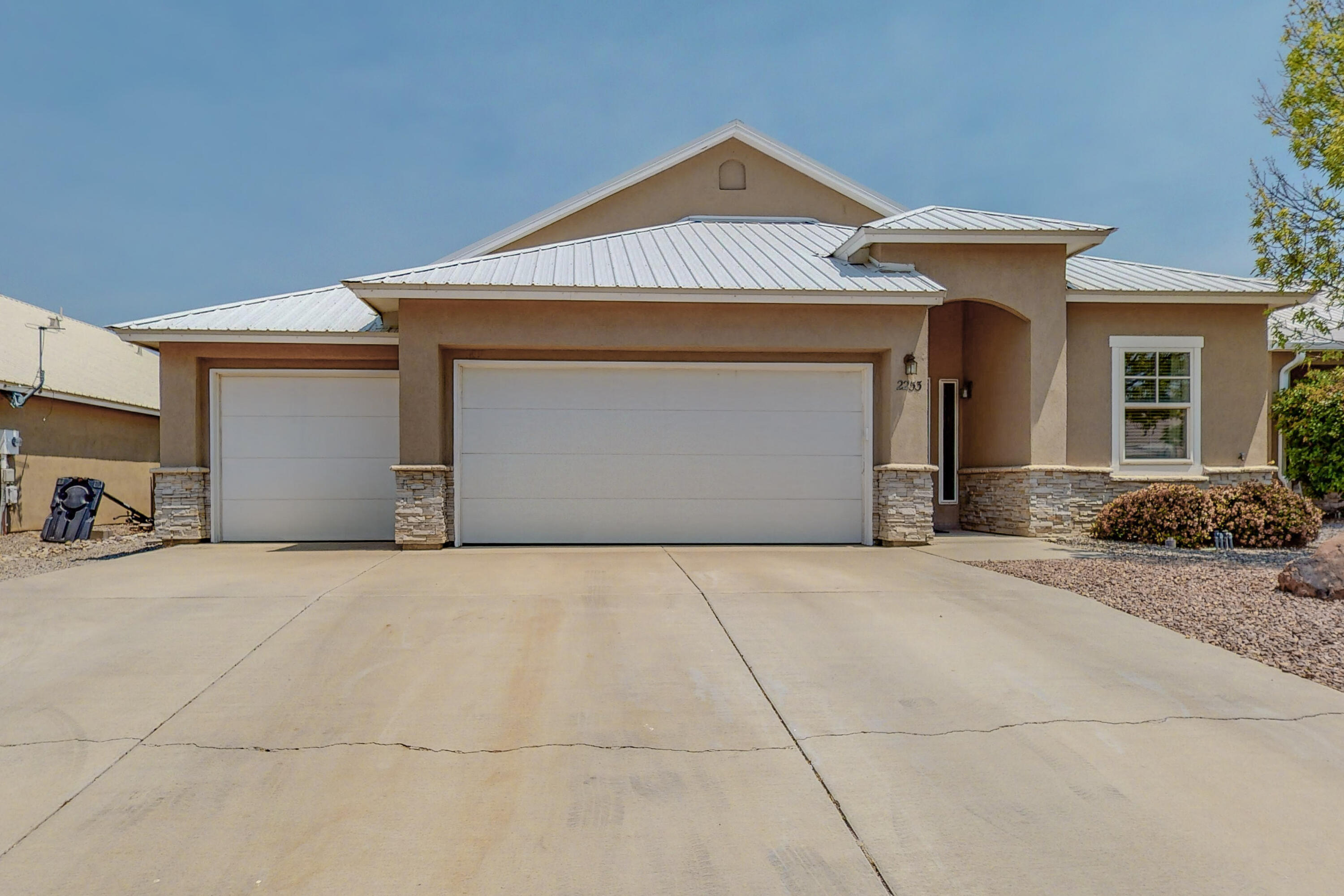 2253 Deer Trail Trail NE, Rio Rancho, NM 87124