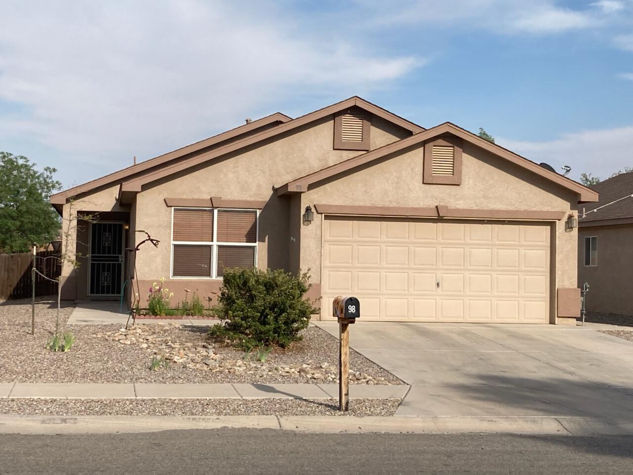 98 Avenida Jardin, Los Lunas, NM 87031