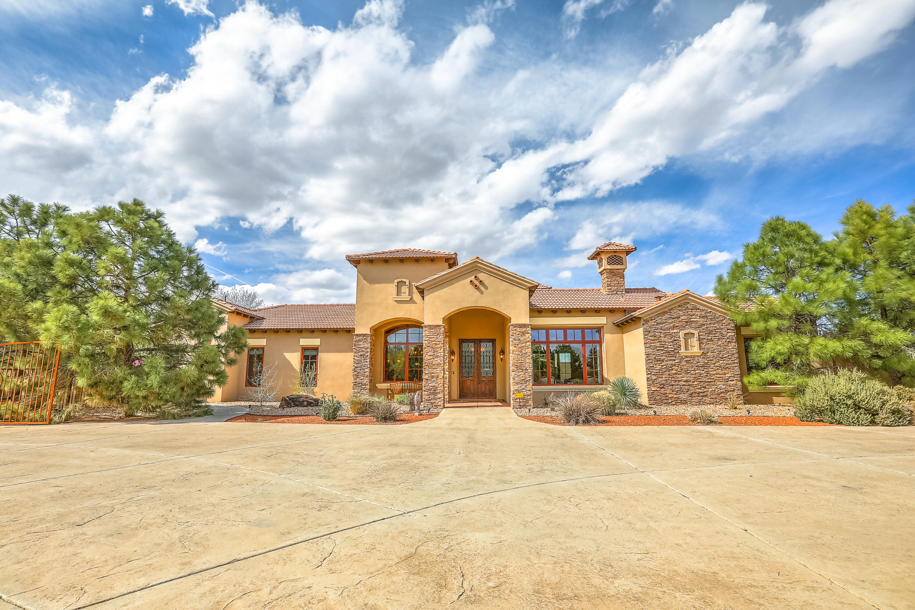 9301 Riverfronte Drive NW, Albuquerque, NM 87114