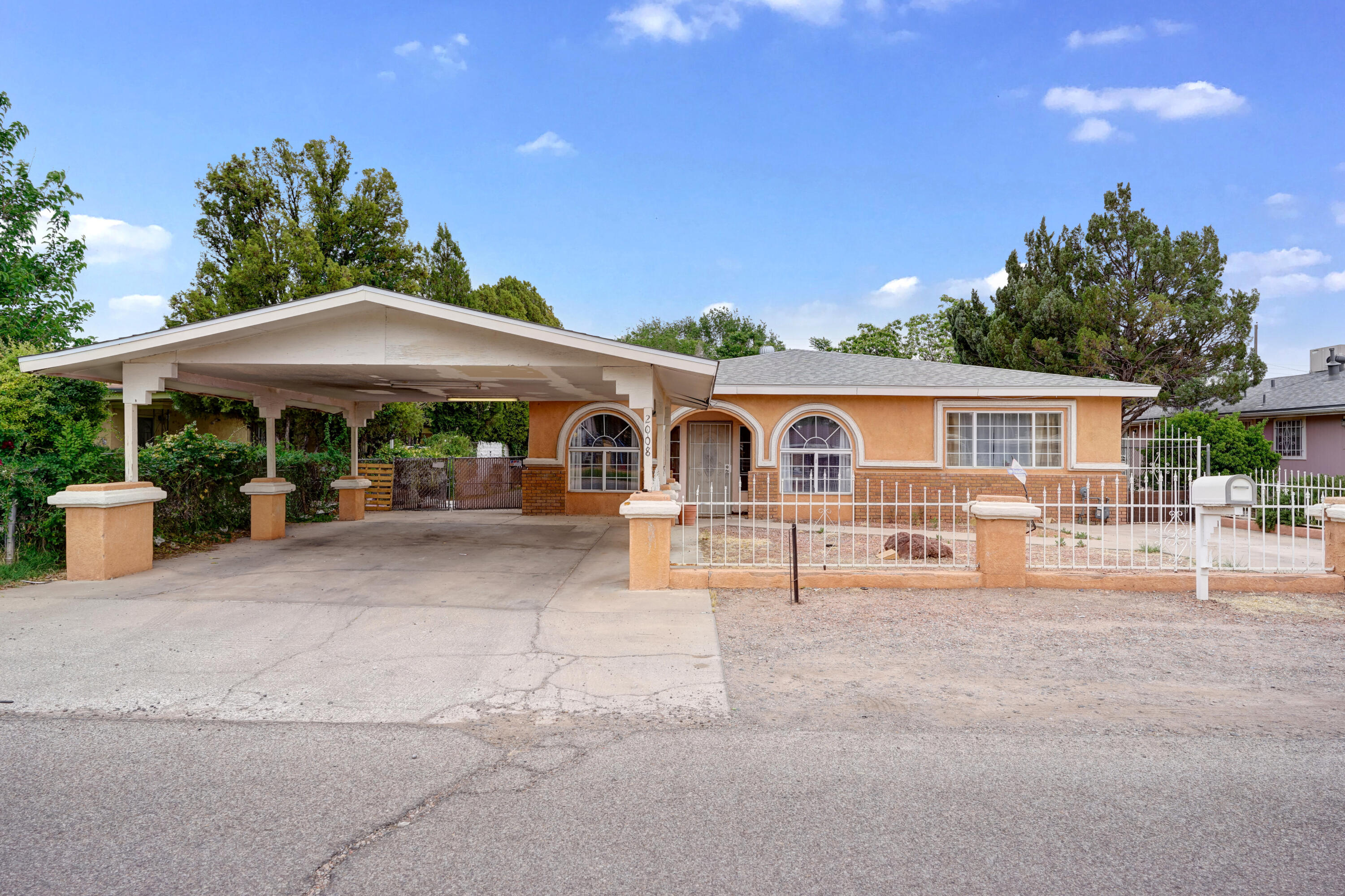 2008 Minnie Street SW, Albuquerque, NM 87105