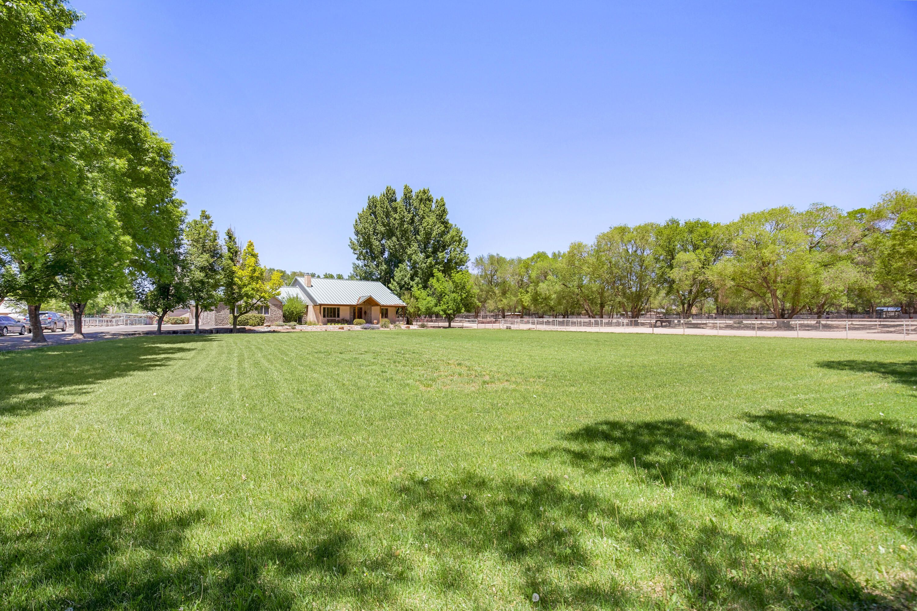 347 Lagunitas Lane SW, Albuquerque, NM 87105