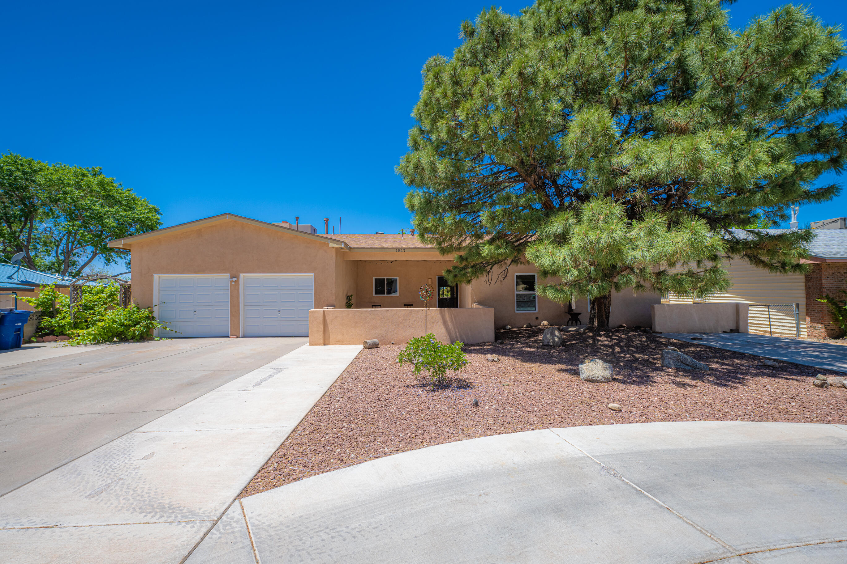 Superb 4 BR with many updates in Eldorado H.S. District! Kitchen was re-done in 2010, has pantry and cozy nook; Formal DR and LR have pretty tile, could be game rm/media room; Spacious and comfy den has FP and bookshelves; MBR has walk-in closet. Newer windows, stucco, roof and baths. Custom window coverings. Oversized garage has bonus storage area. Popular area near Tramway trails. Relax w/ your morning coffee and enjoy some mountain views from the front courtyard. Shows great!