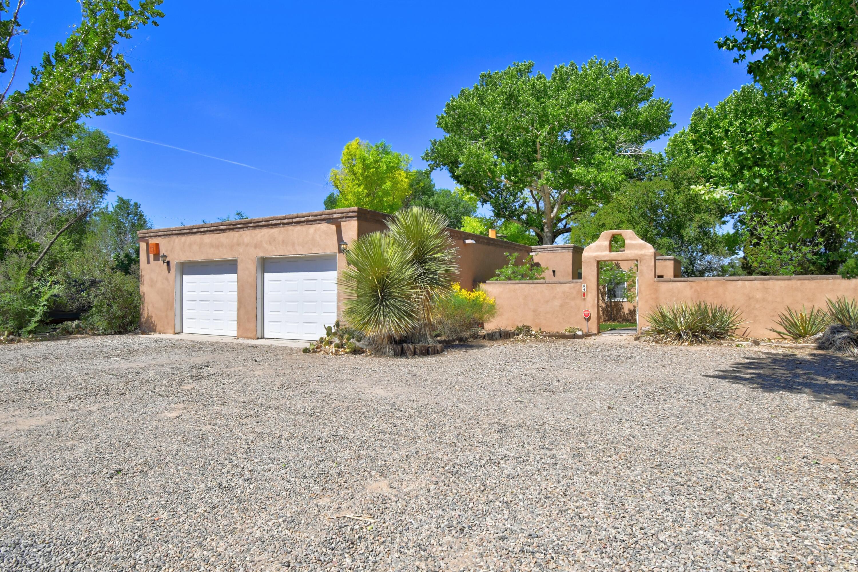 54 Molina Road, Peralta, NM 87042