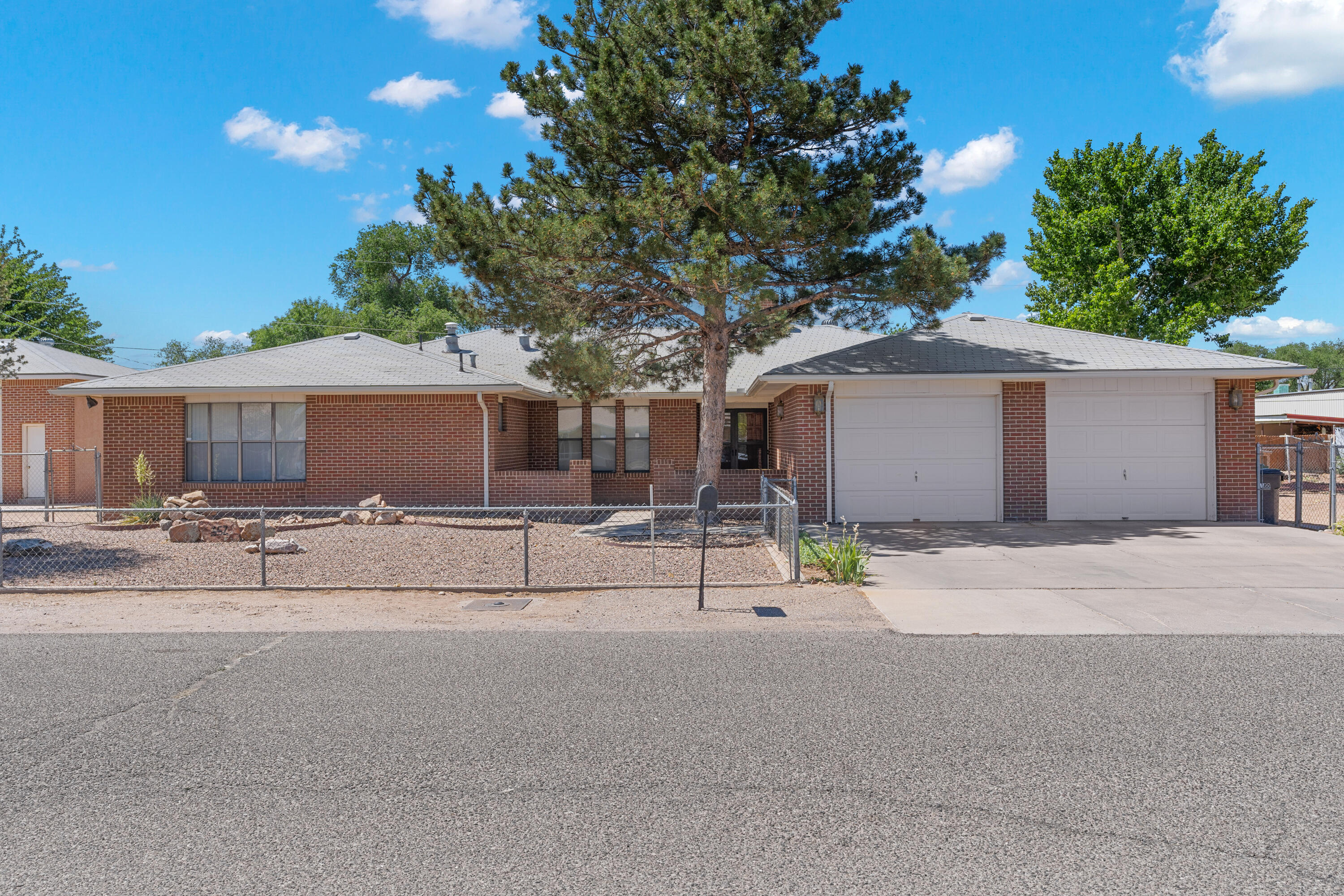 352 Enchanted Valley Road NW, Los Ranchos, NM 87107