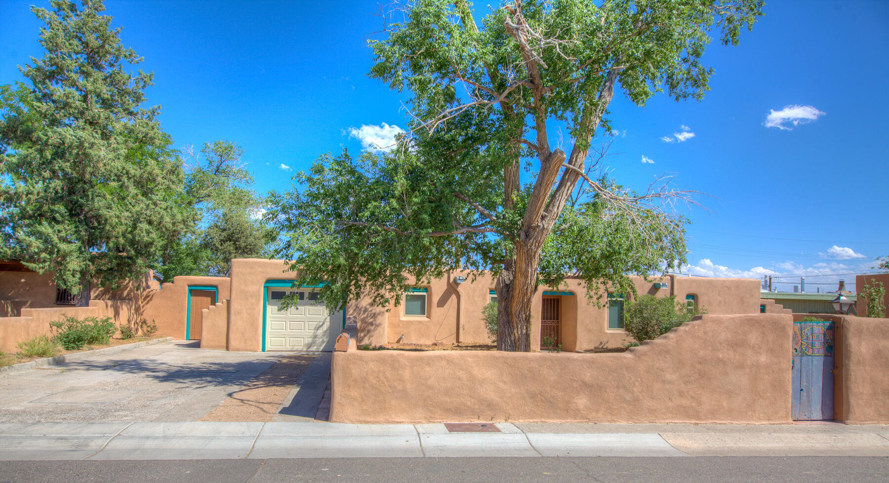914 Rio Vista Circle SW, Albuquerque, NM 87105