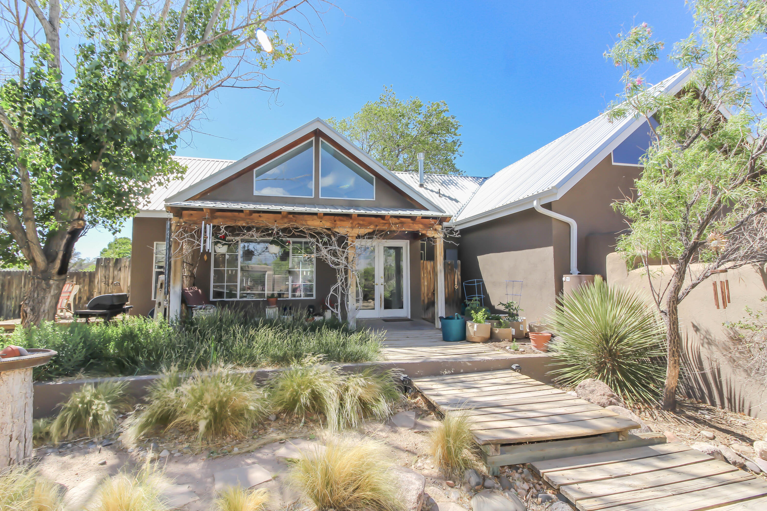 765 Angel Road, Corrales, NM 87048