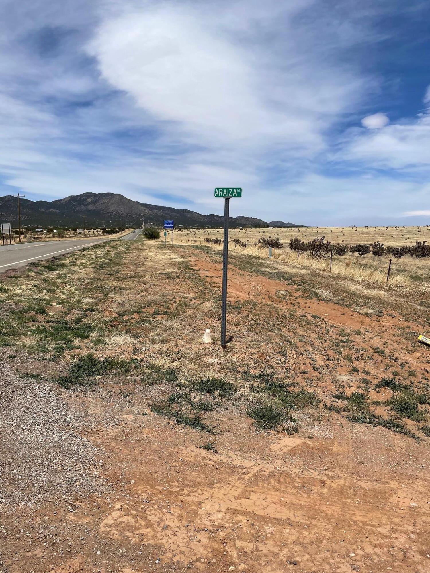 Araiza Road, Edgewood, NM 87015